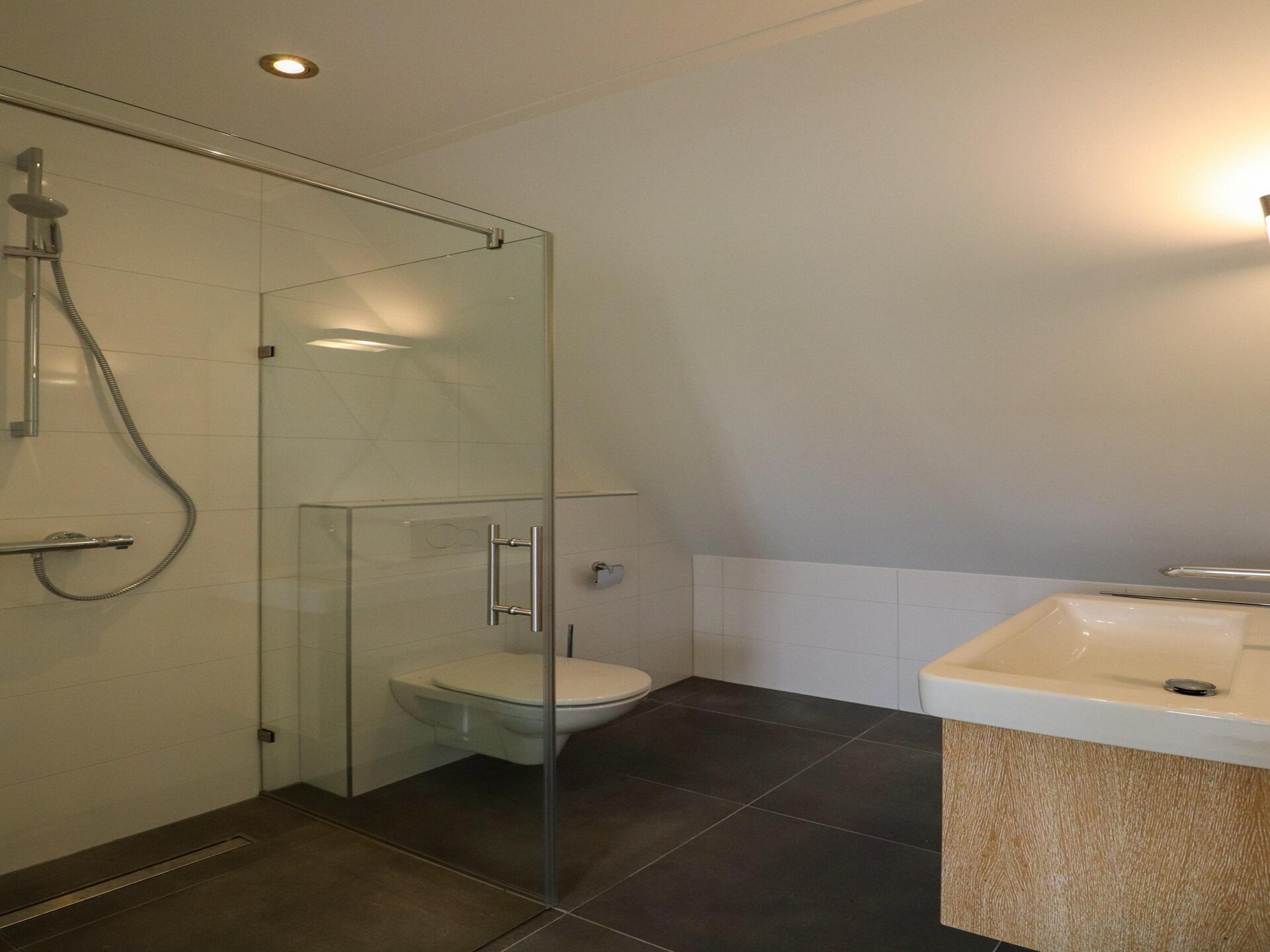 Luxe watervilla met sauna en privésteiger aan de Friese Meren - foto 19