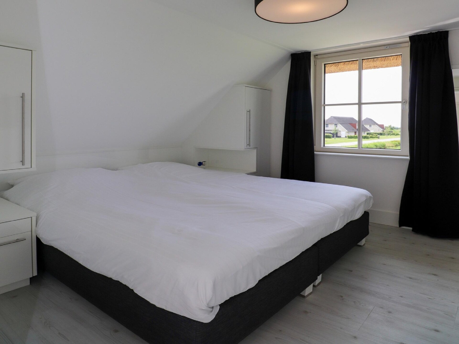 Luxe watervilla met sauna en privésteiger aan de Friese Meren - foto 15