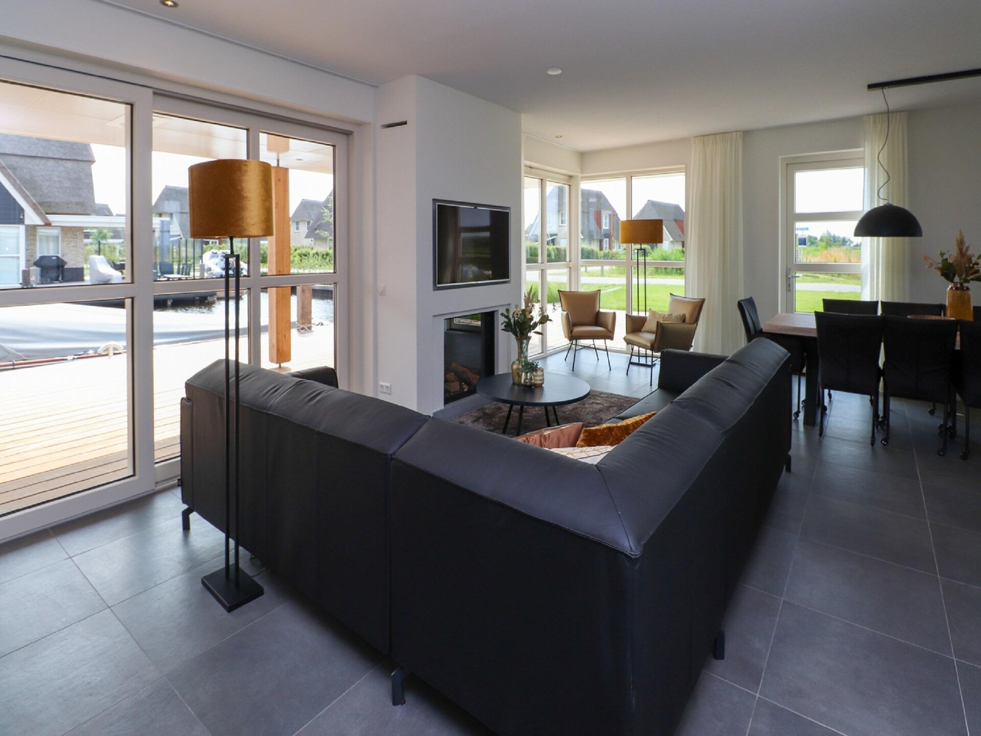 Luxe watervilla met sauna en privésteiger aan de Friese Meren - foto 9