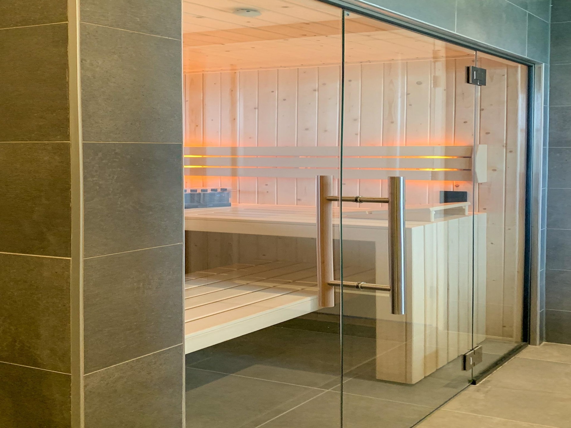 Luxe watervilla met sauna en privésteiger aan de Friese Meren - foto 38