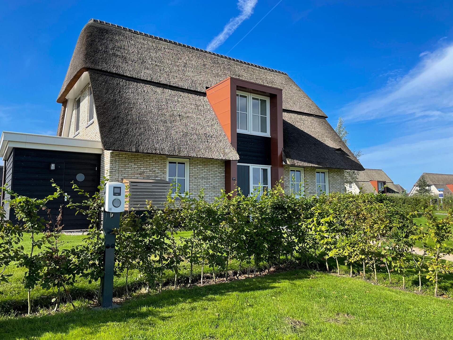 Luxe watervilla met sauna en privésteiger aan de Friese Meren - foto 8