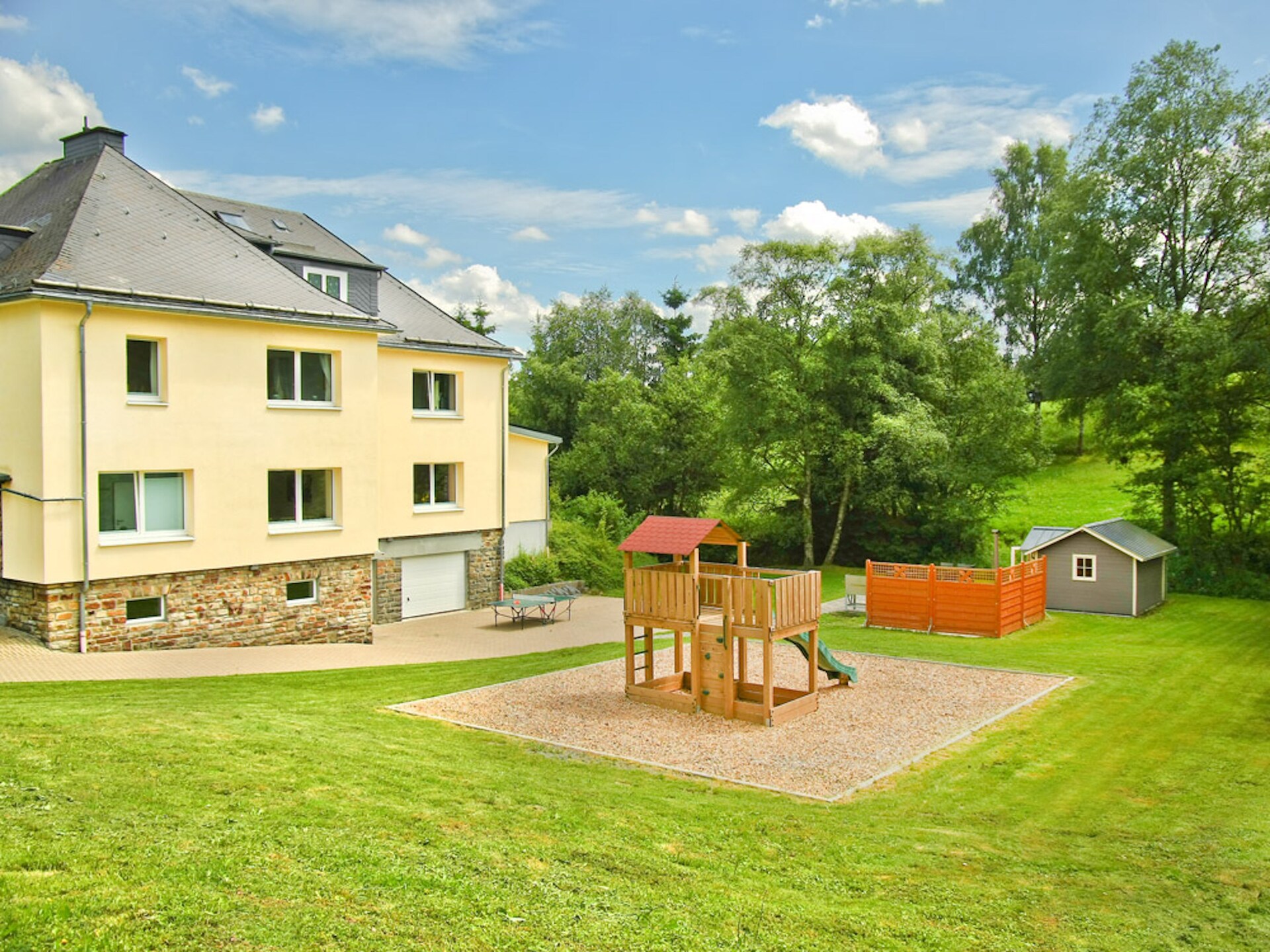 Ruim 16-persoons appartement in het bos bij Erndtebrück met sauna en tuin - foto 7