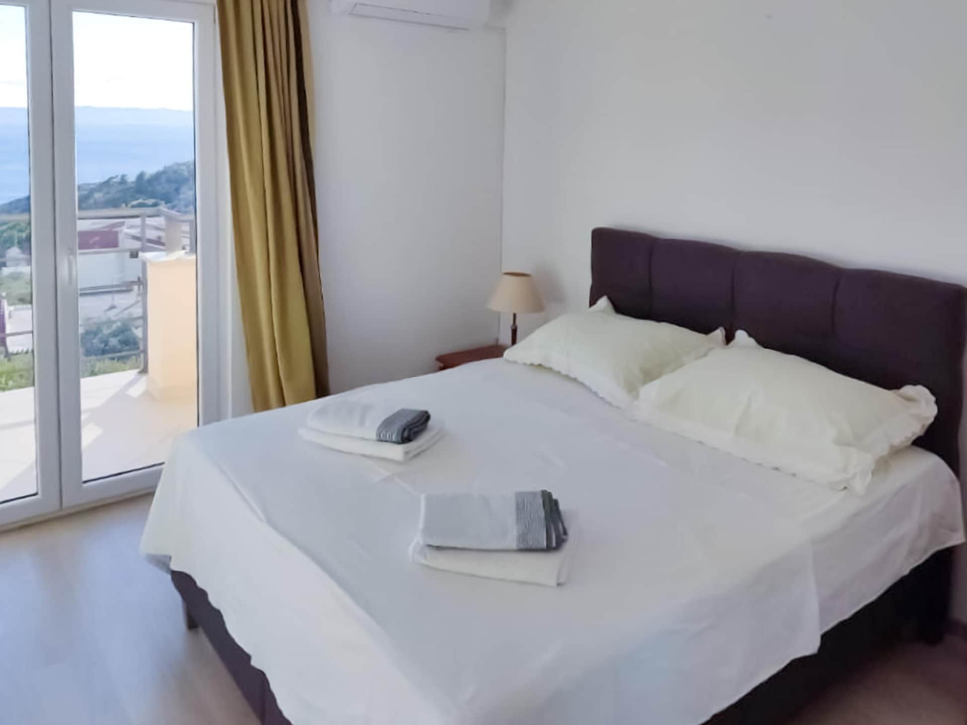 Luxe appartement in Makarska met zwembad en tuin - foto 14
