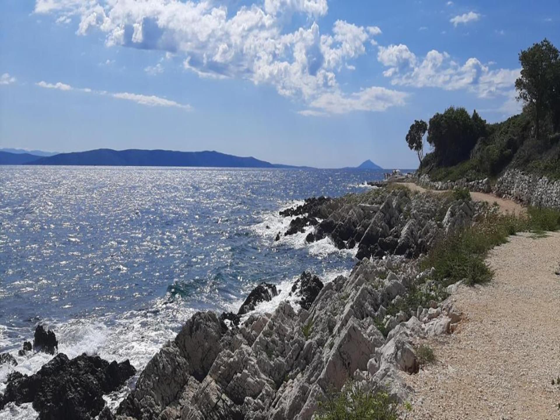 Luxe appartement in Makarska met zwembad en tuin - foto 37