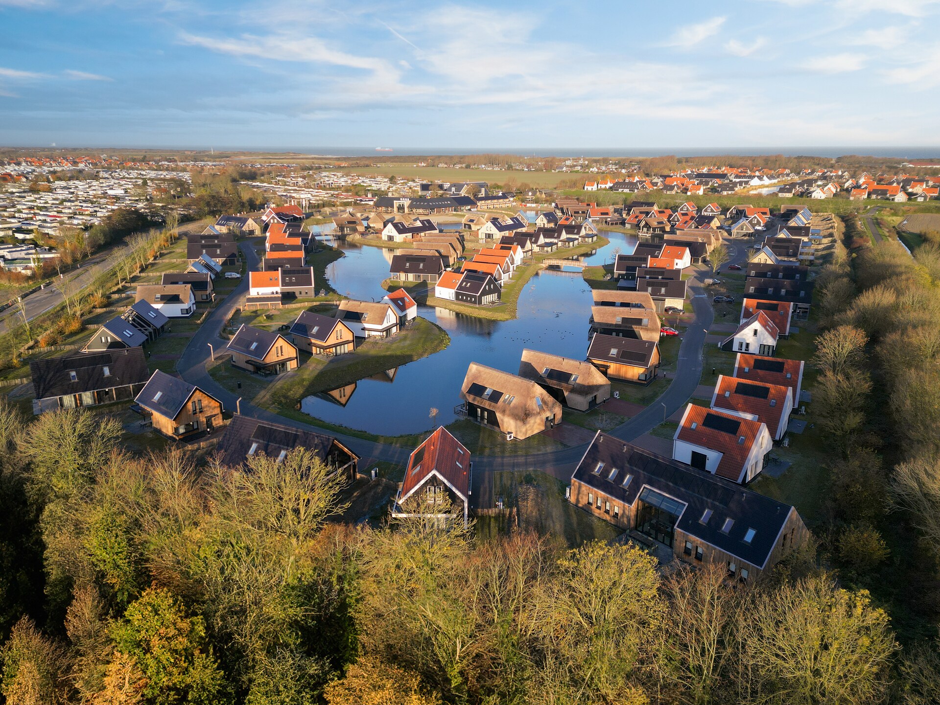 Vrijstaand familiehuis aan zee met speeltuin en hondvriendelijk strand - foto 10