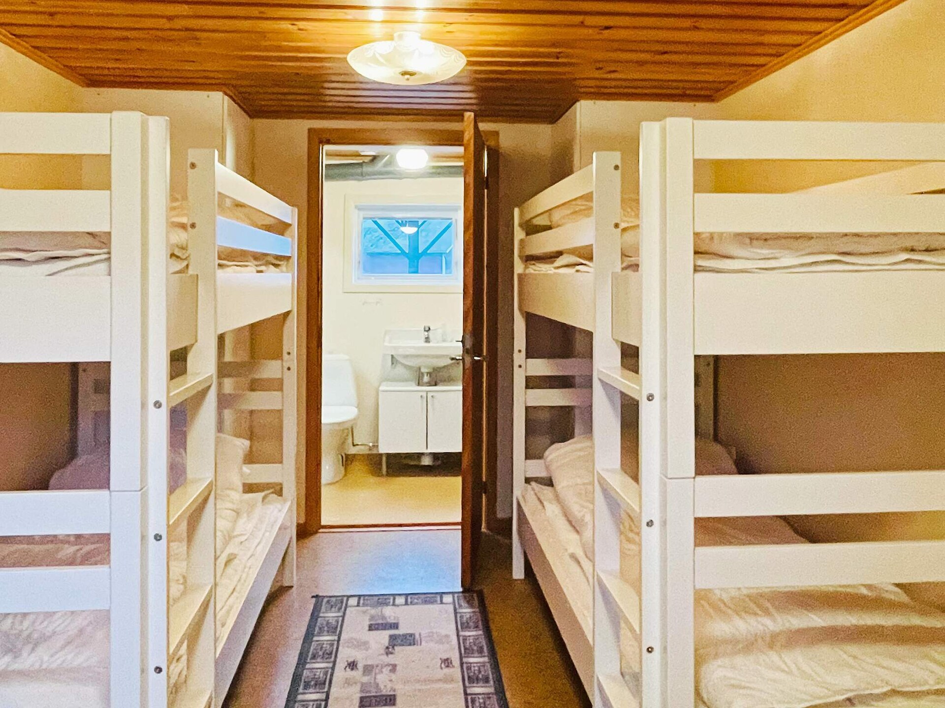 8-persoons vakantiehuis aan het meer in Brålanda - foto 35