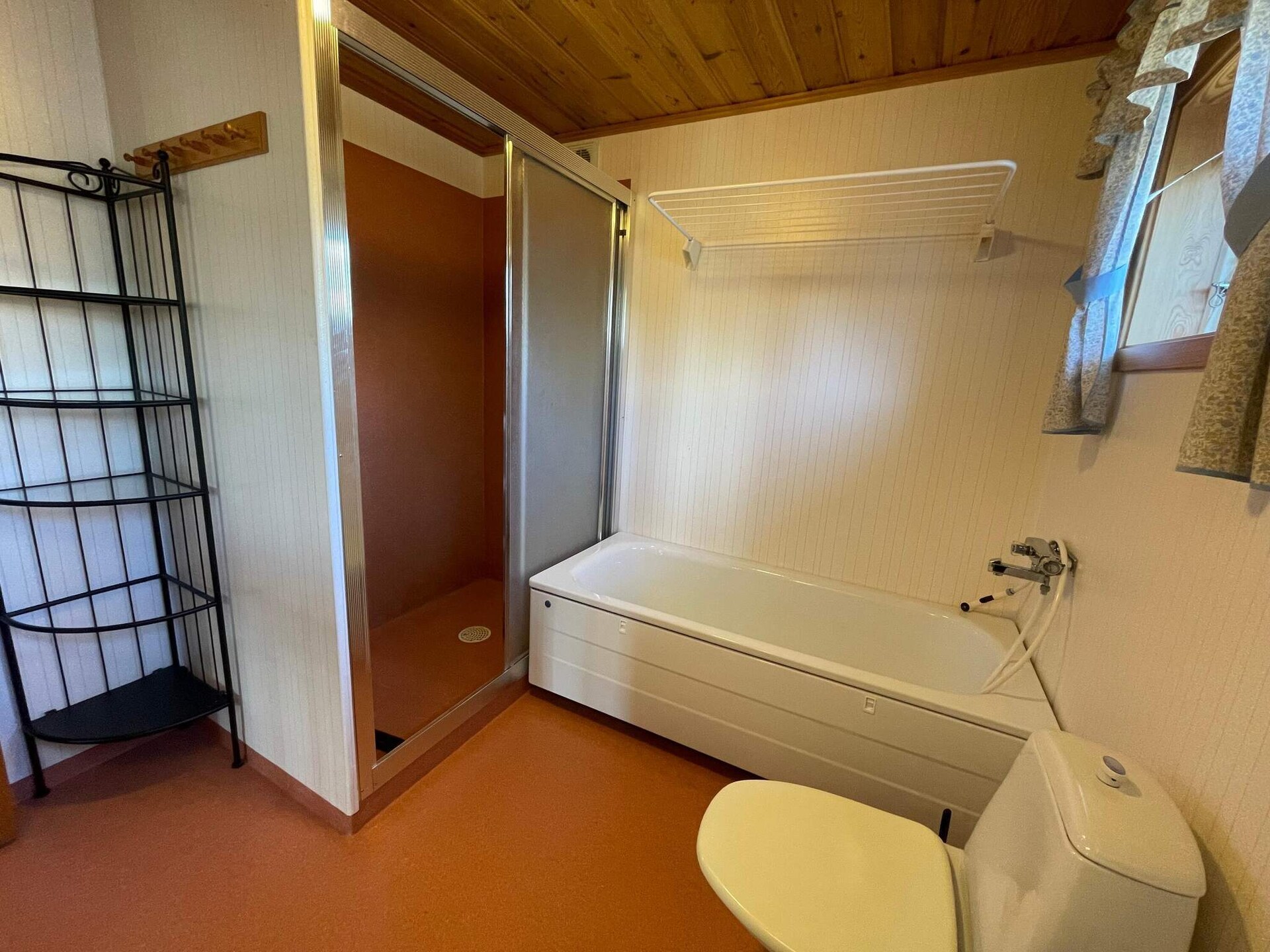 8-persoons vakantiehuis aan het meer in Brålanda - foto 47