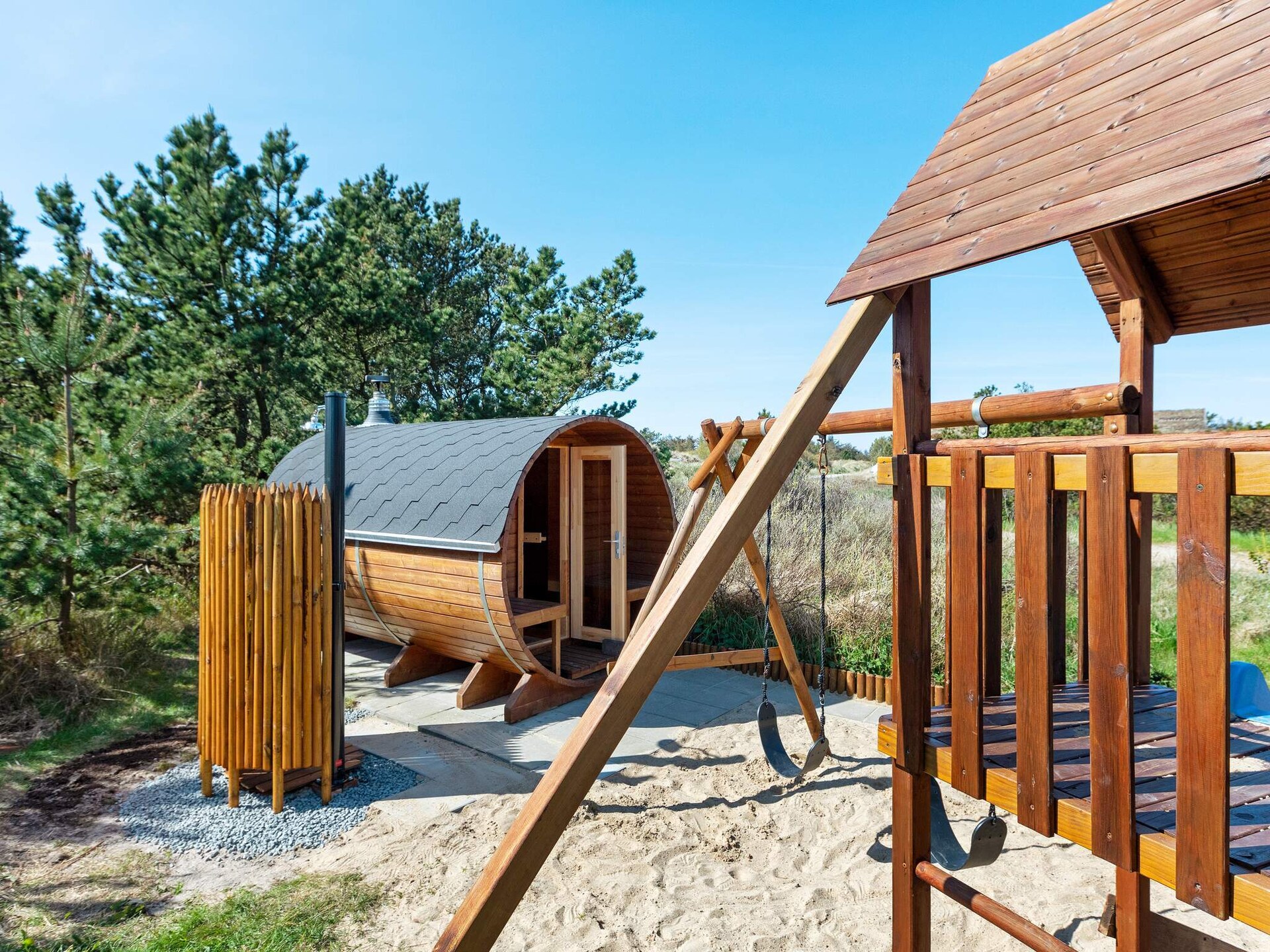Modern vakantiehuis in Saltum met houtschoorsteen en tuin - foto 2