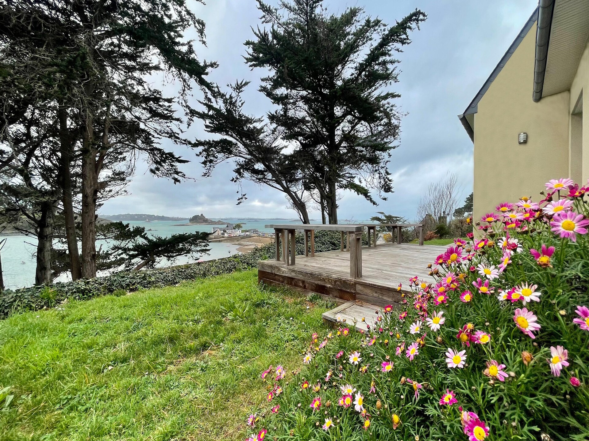Vrijstaand vakantiehuis met zeezicht en tuin op 400m van strand in Plougasnou - foto 16