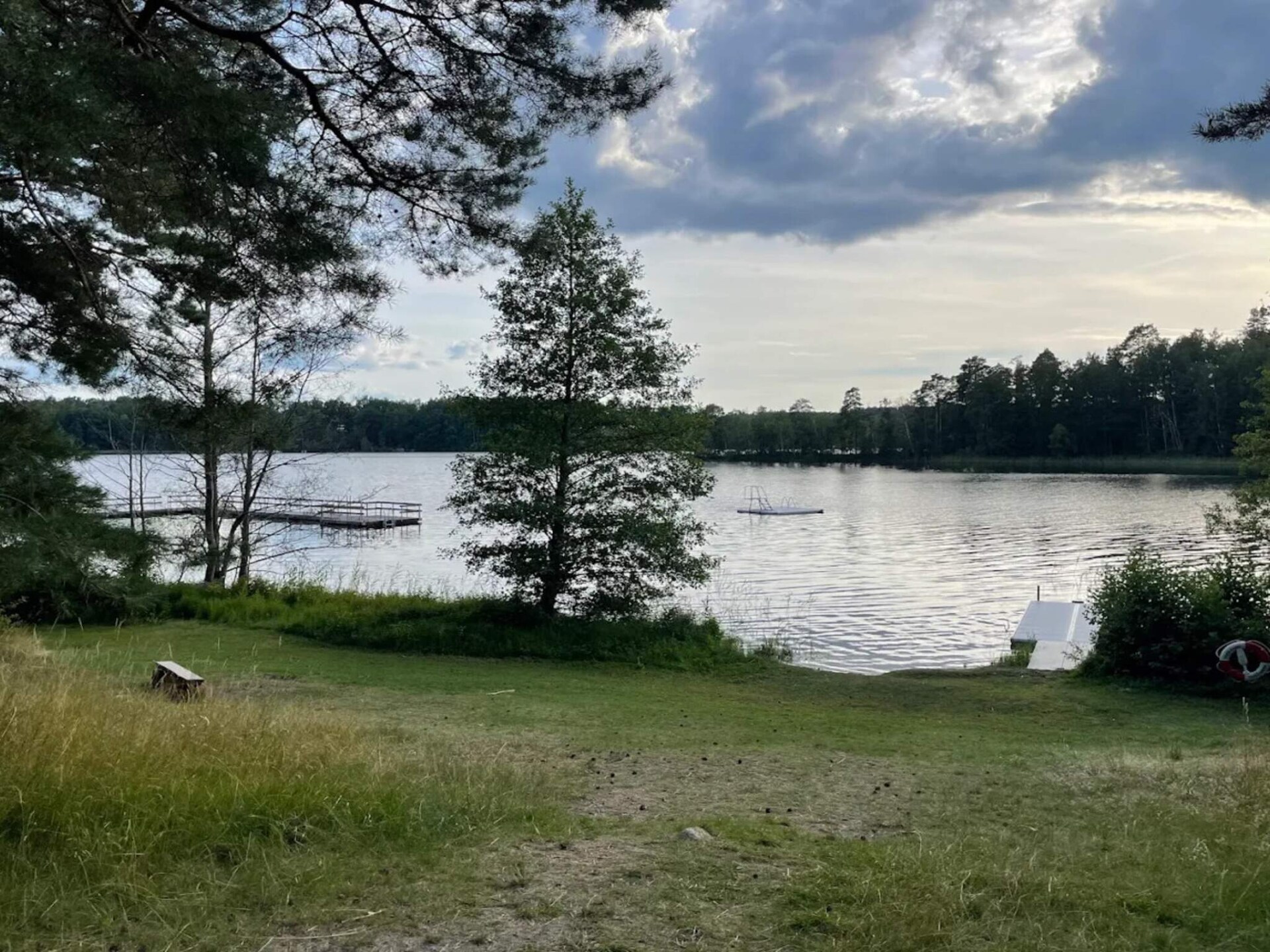 Vrijstaand vakantiehuis aan meer Järnlunden met privéstrand en roeiboot - foto 38