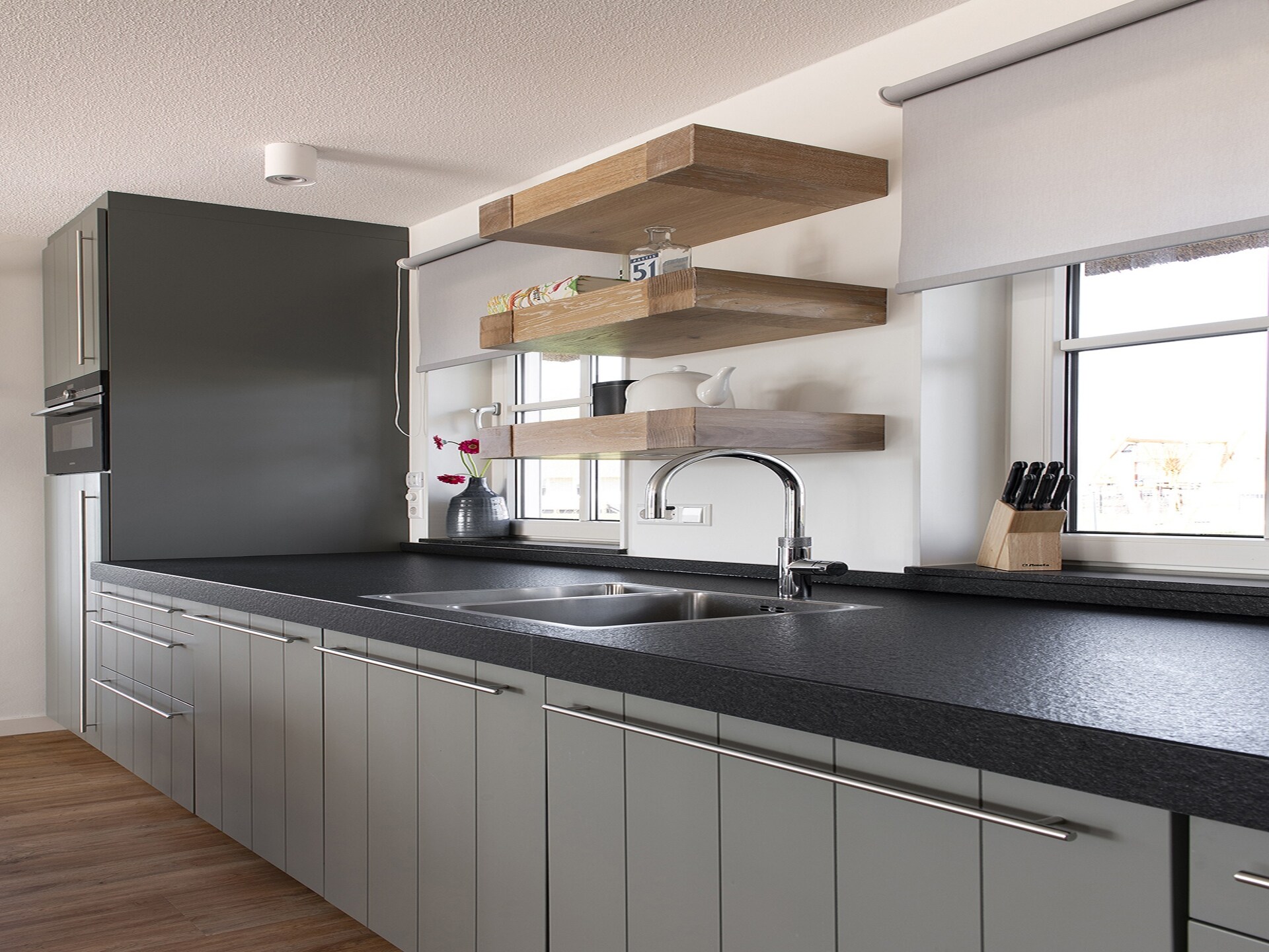 Luxe villa aan het Tjeukemeer met steiger en huisdierenvriendelijke omgeving - foto 9