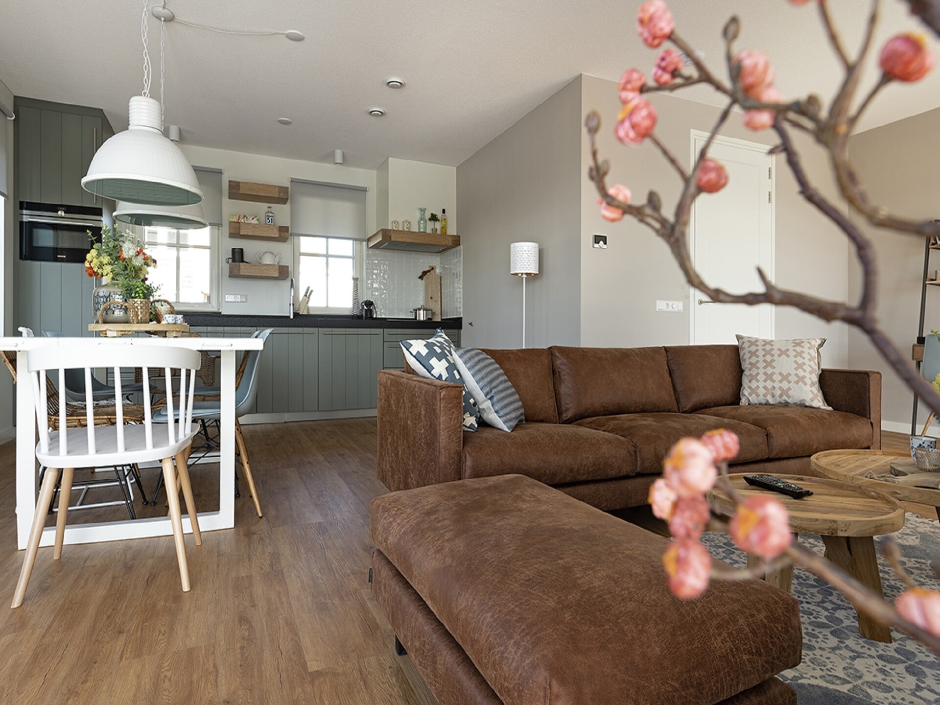 Luxe villa aan het Tjeukemeer met steiger en huisdierenvriendelijke omgeving - foto 8