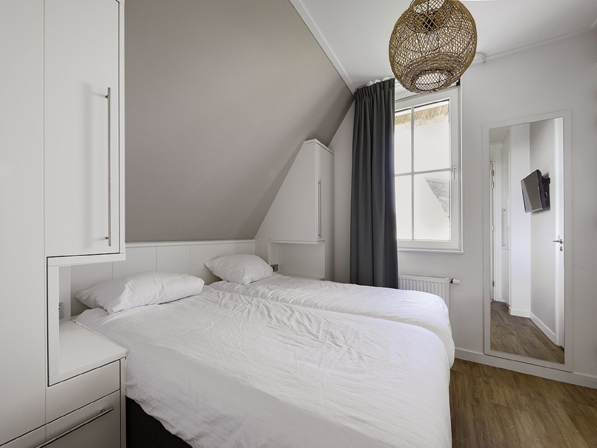 Luxe villa aan het Tjeukemeer met steiger en huisdierenvriendelijke omgeving - foto 12