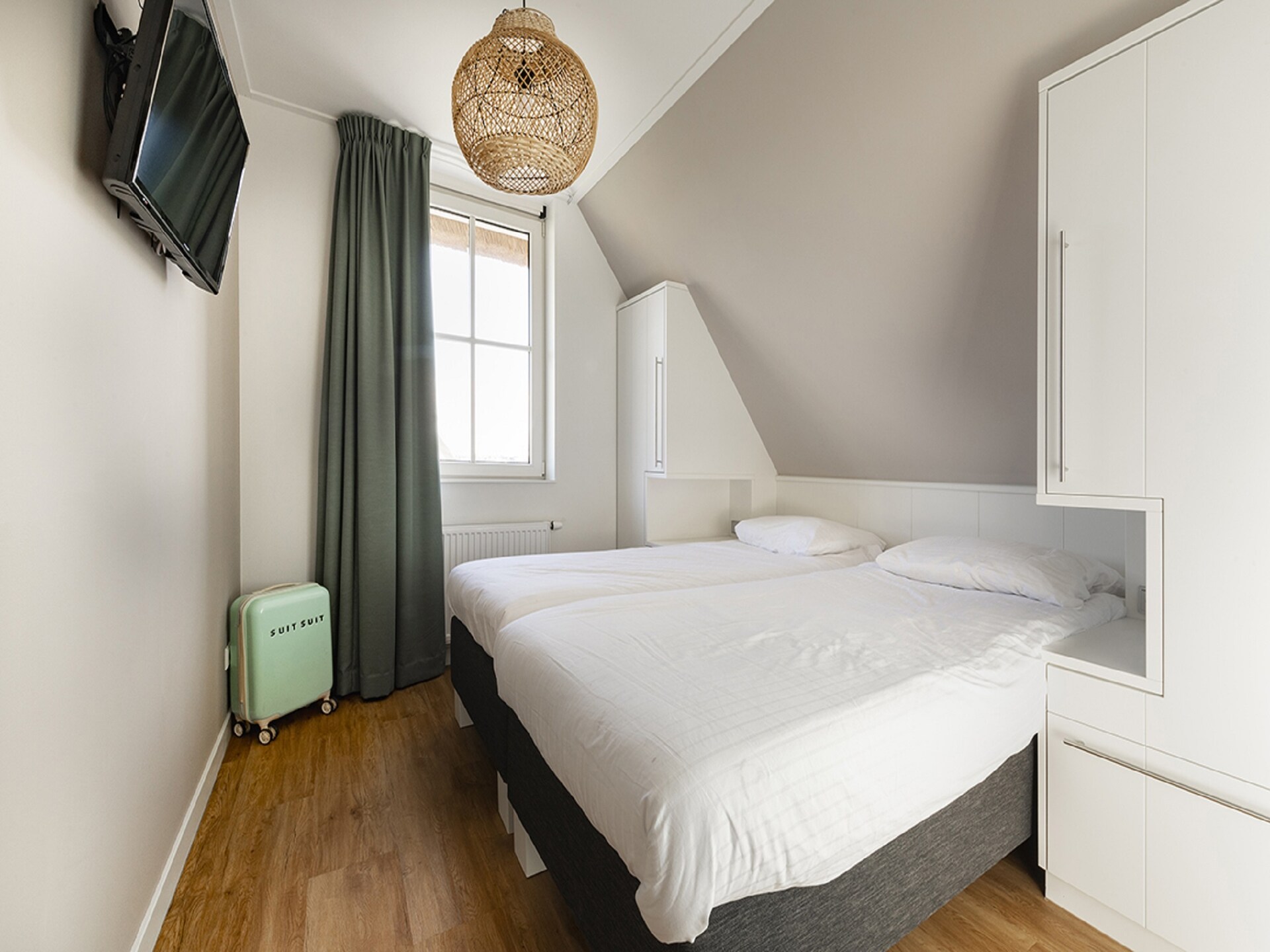 Luxe villa aan het Tjeukemeer met steiger en huisdierenvriendelijke omgeving - foto 13