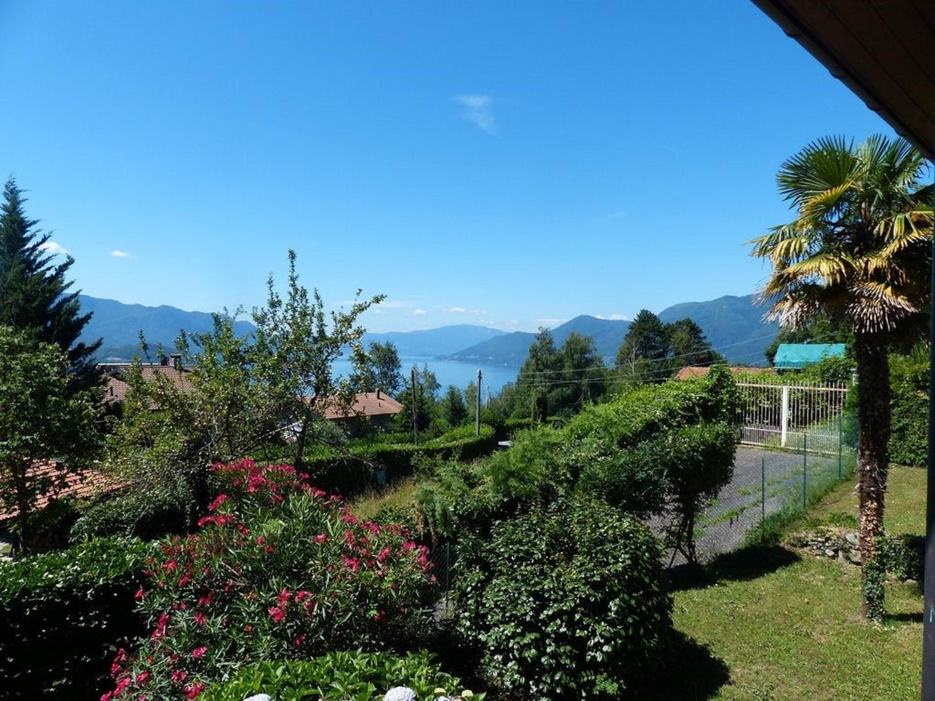 Vrijstaand vakantiehuis met uitzicht op zee en bergen nabij Luino - foto 12