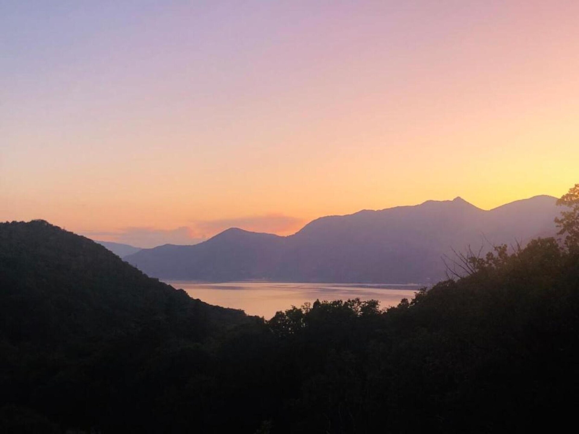 Vrijstaand vakantiehuis met uitzicht op zee en bergen nabij Luino - foto 17