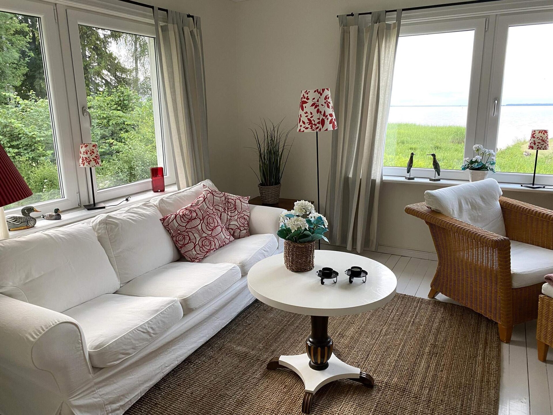 Vrijstaand vakantiehuis direct aan het Hjälmaren meer met privé roeiboot - foto 9