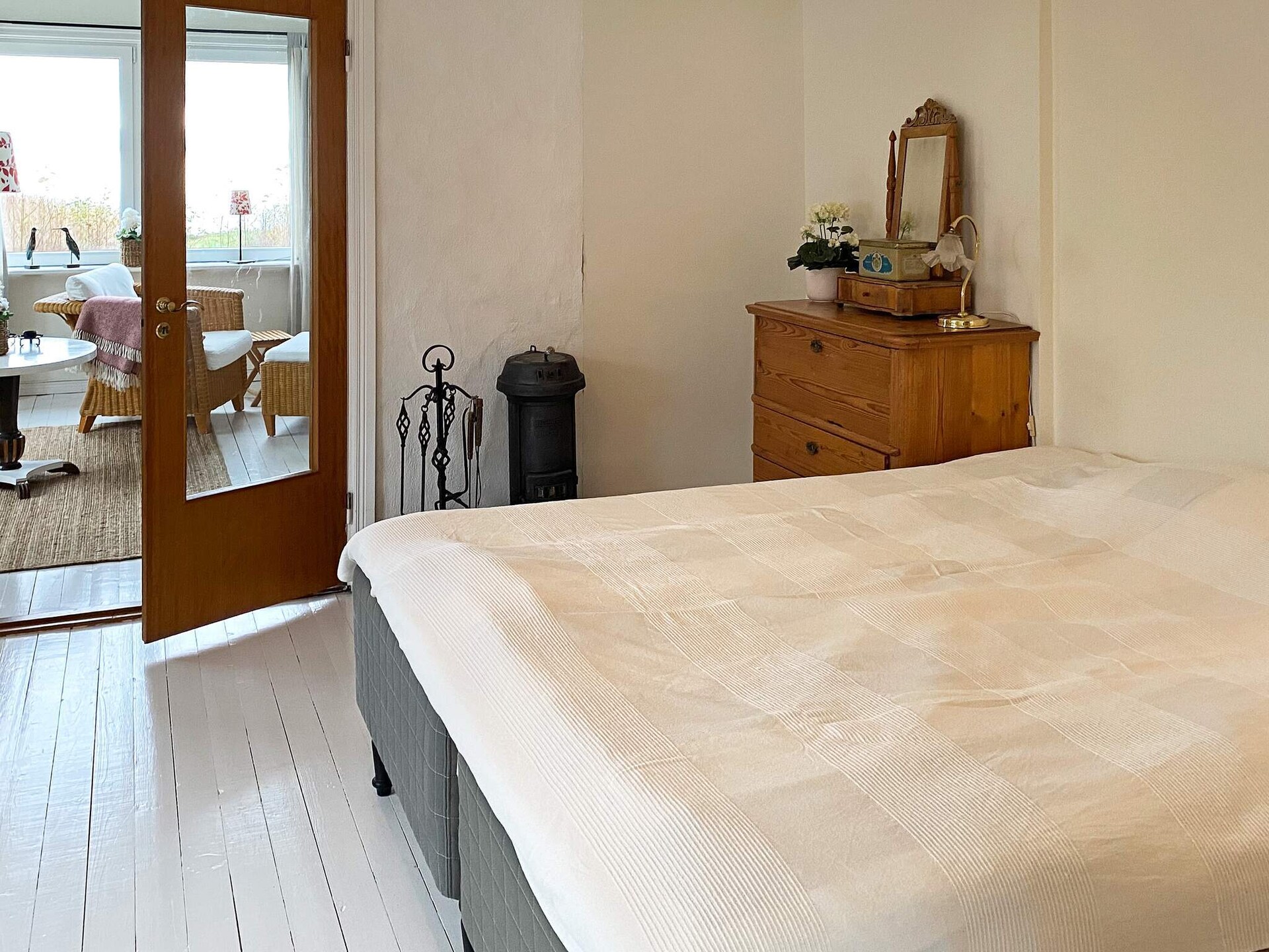 Vrijstaand vakantiehuis direct aan het Hjälmaren meer met privé roeiboot - foto 28