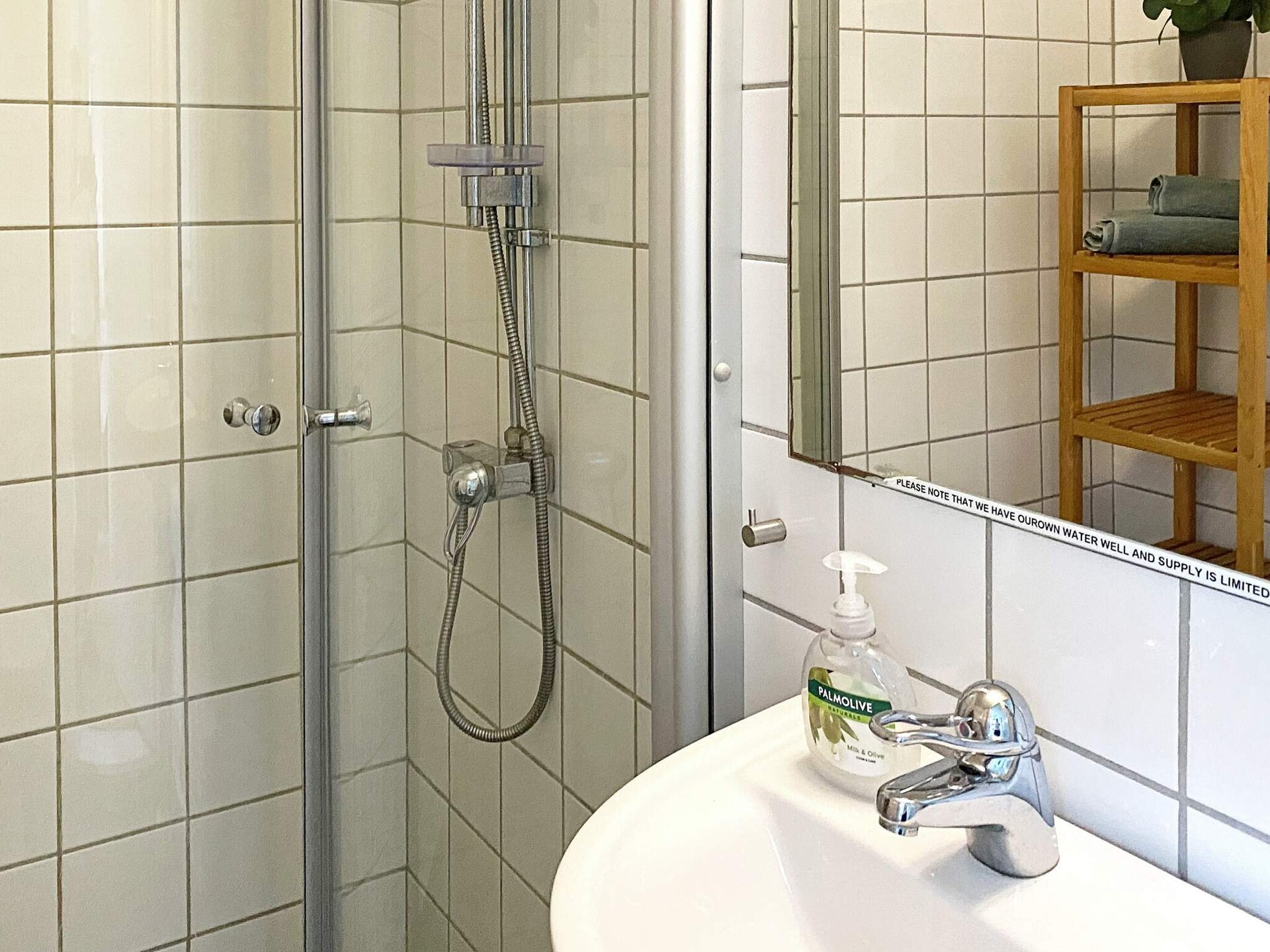 Vrijstaand vakantiehuis direct aan het Hjälmaren meer met privé roeiboot - foto 32