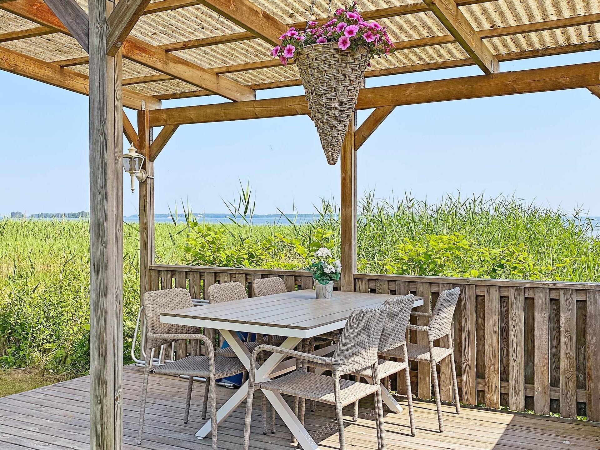Vrijstaand vakantiehuis direct aan het Hjälmaren meer met privé roeiboot - foto 5