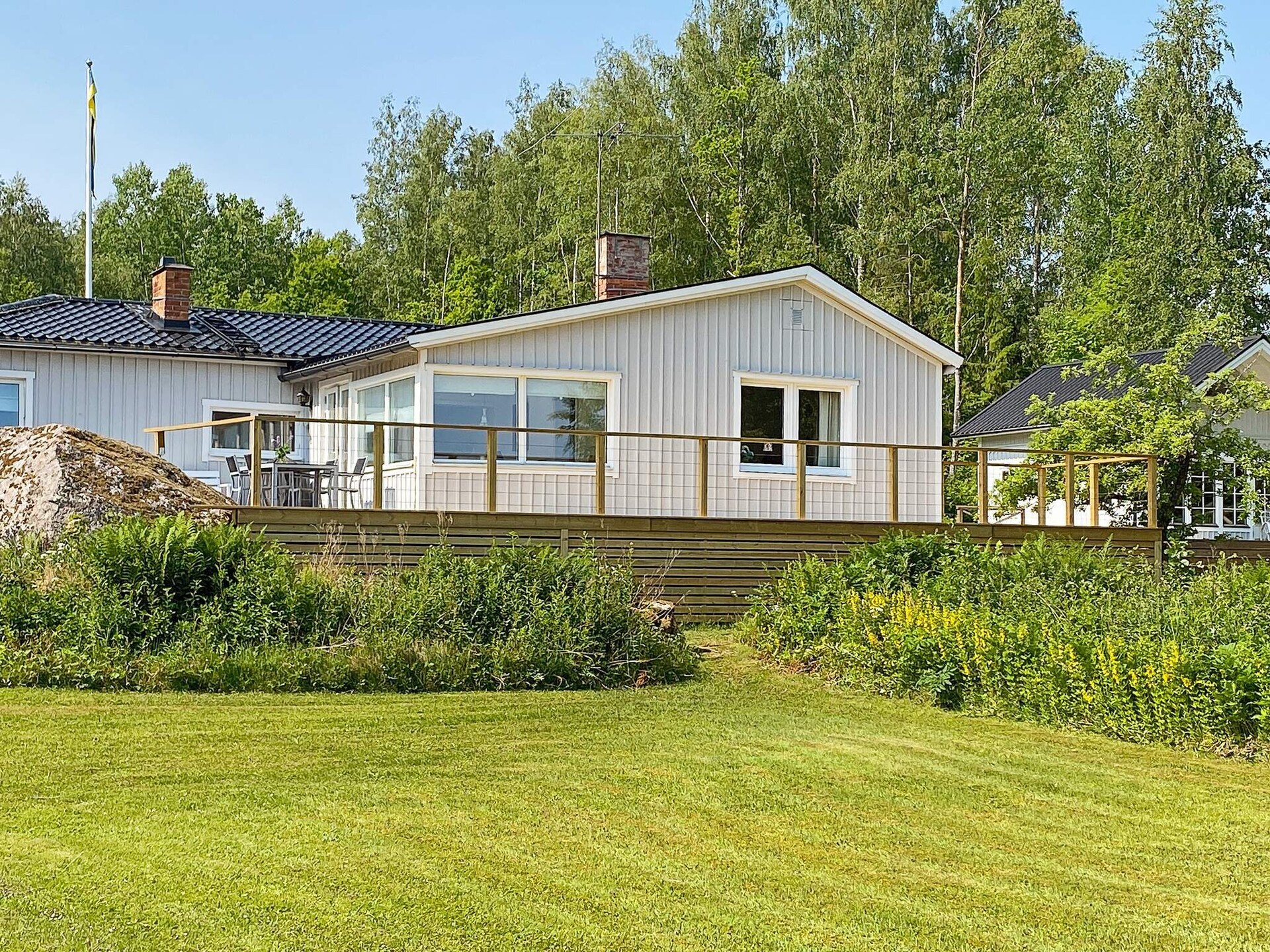 Vrijstaand vakantiehuis direct aan het Hjälmaren meer met privé roeiboot - foto 4
