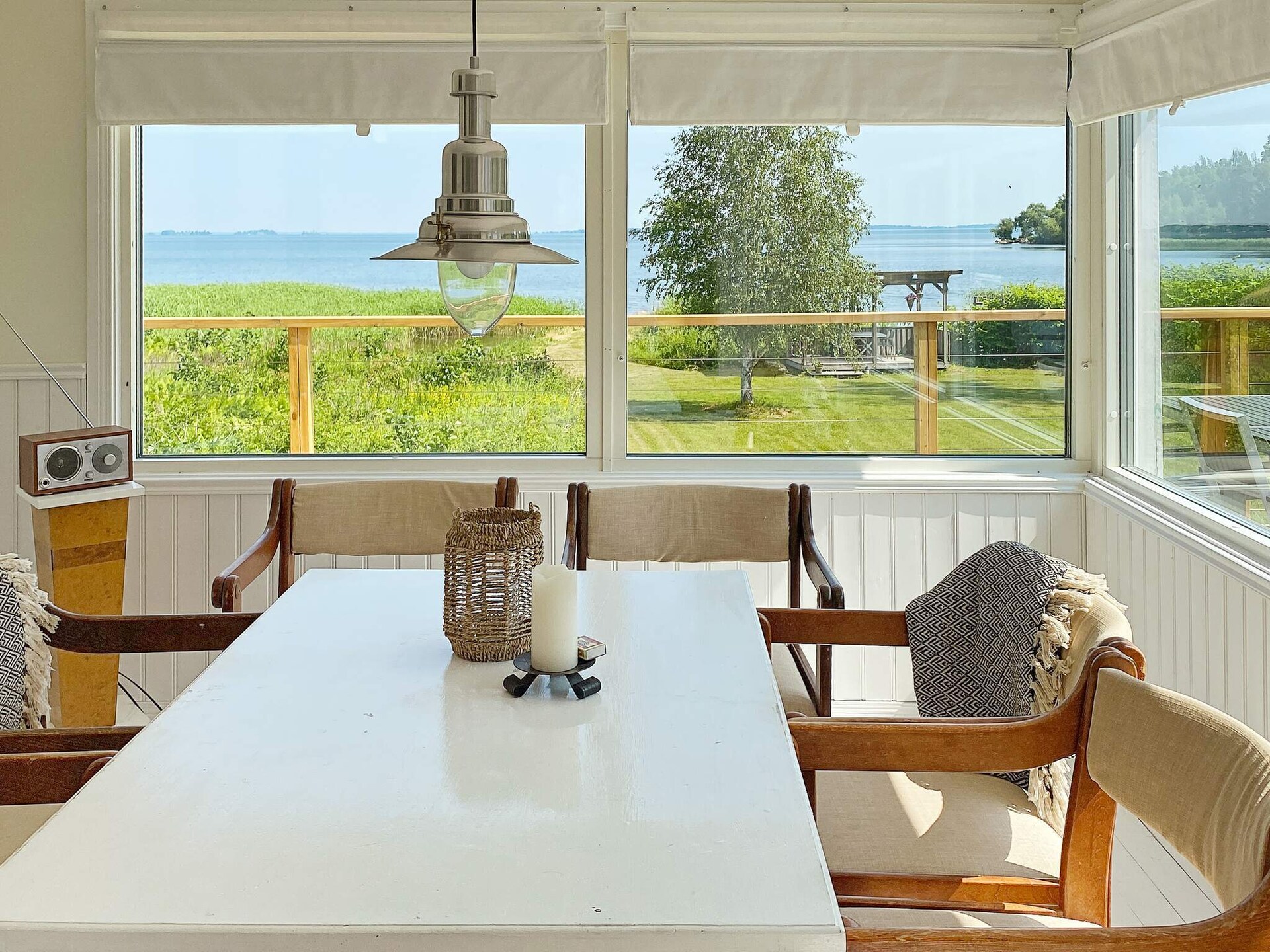 Vrijstaand vakantiehuis direct aan het Hjälmaren meer met privé roeiboot - foto 18