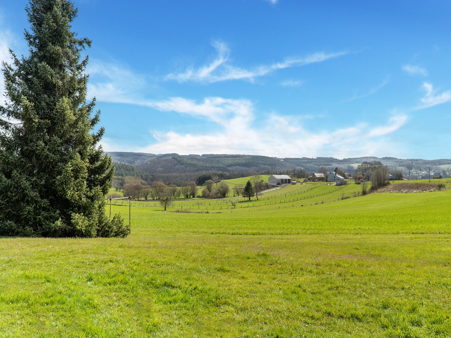 8-persoons vakantiehuis met panoramisch uitzicht in Bievre - foto 24