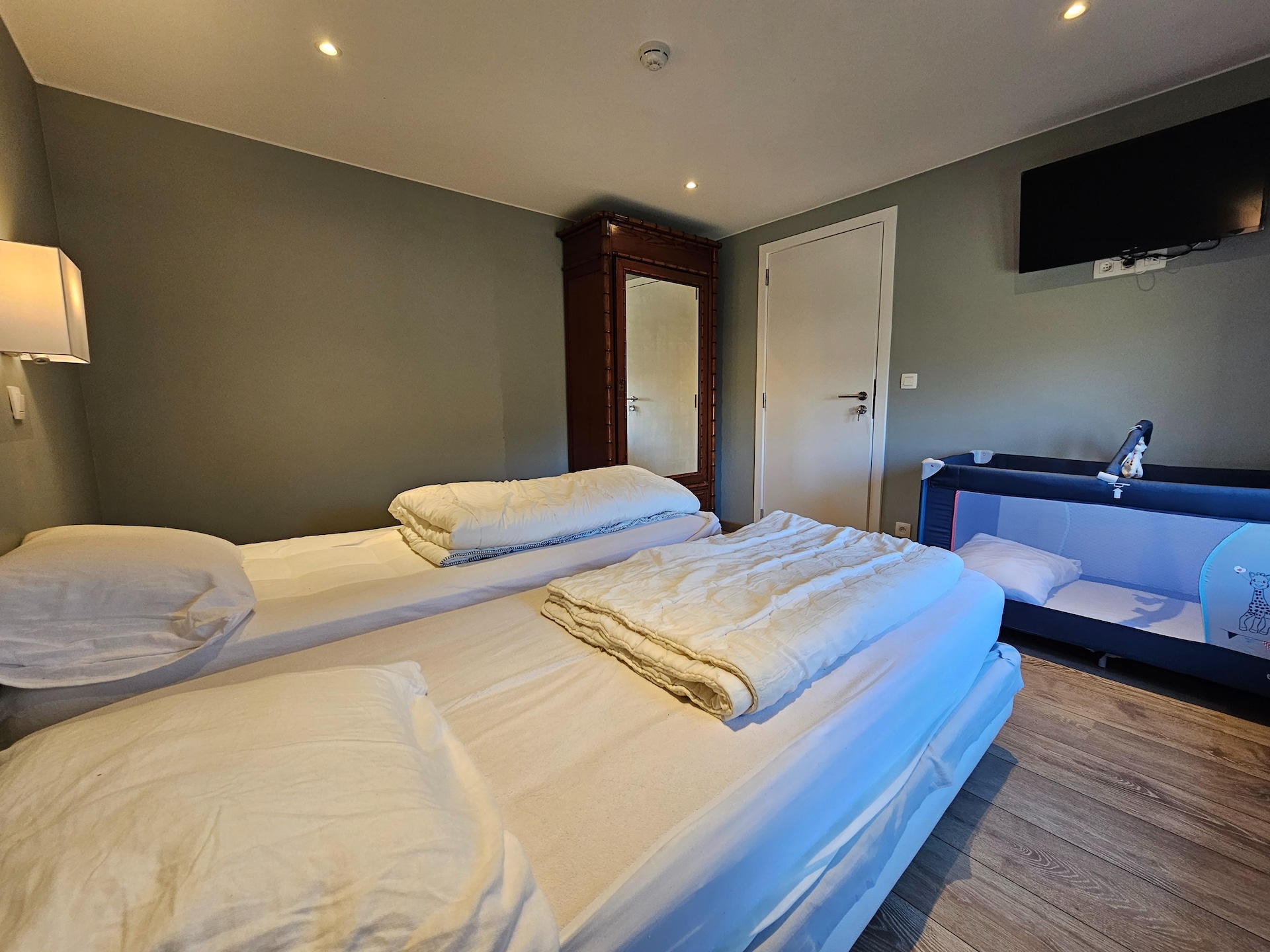 14-persoons vakantiehuis in gerestaureerde kasteelstal, Wallonie - foto 19
