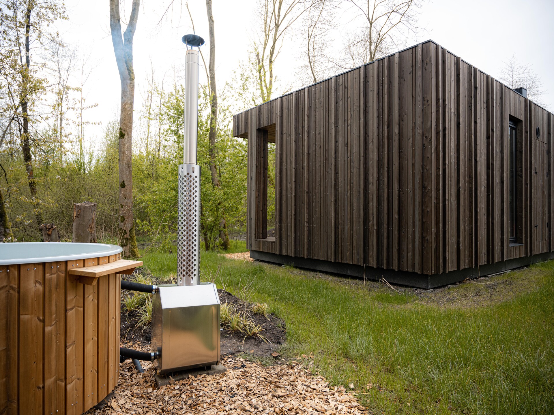 Luxe lodge met hottub op vakantiepark Resort de Parel in Zeewolde - foto 2