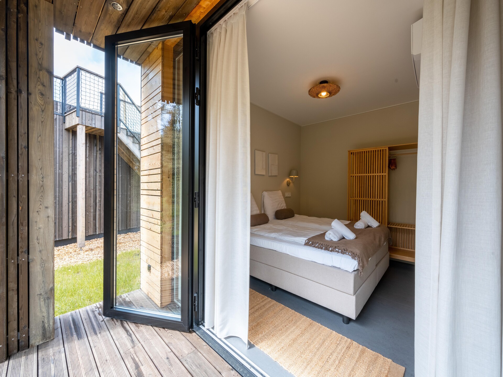 Knusse vakantielodge met veranda op Resort de Parel, huisdieren welkom - foto 7
