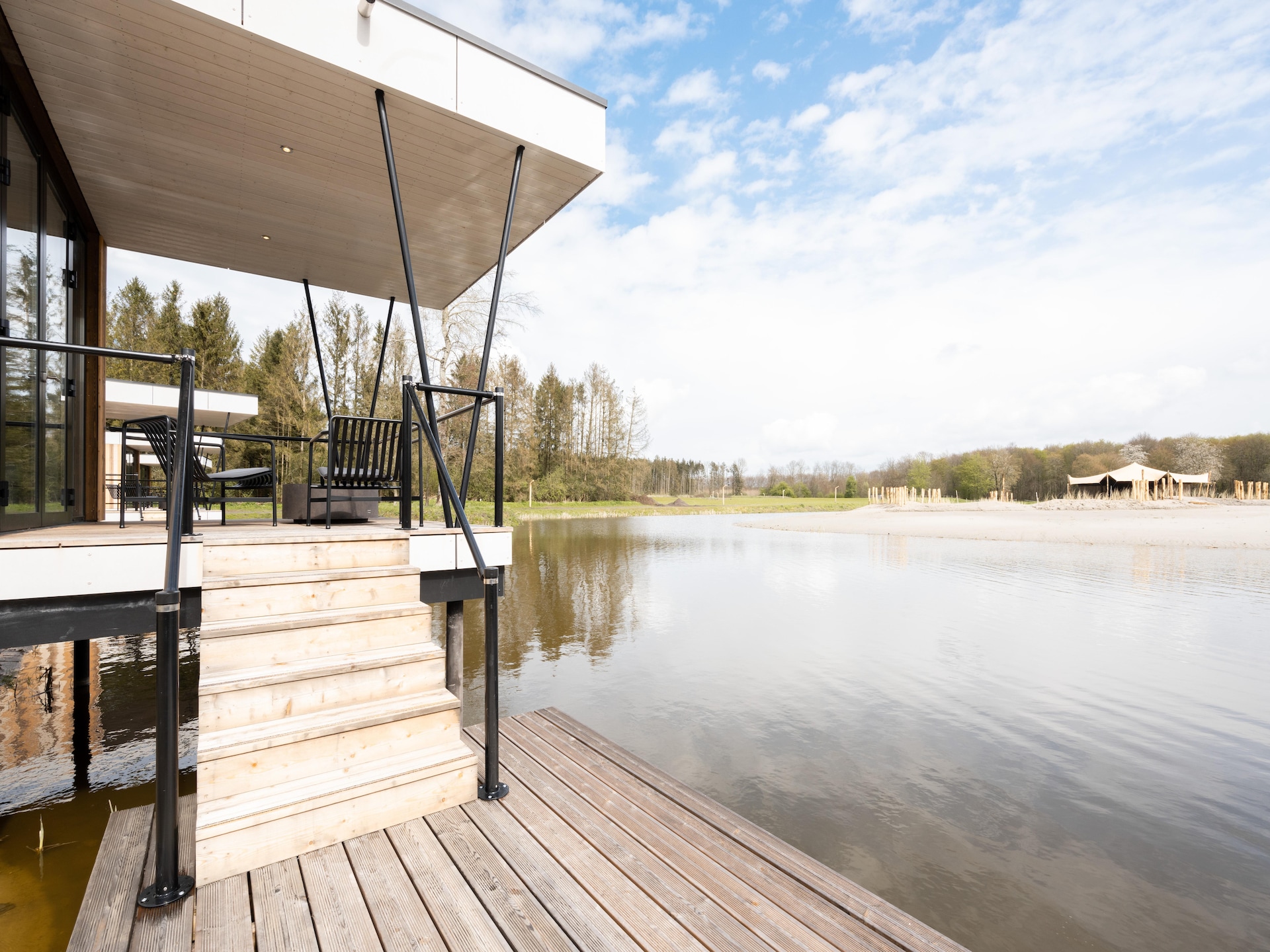 Waterlodge aan het meer met overdekt terras en supersnelle WiFi - foto 11