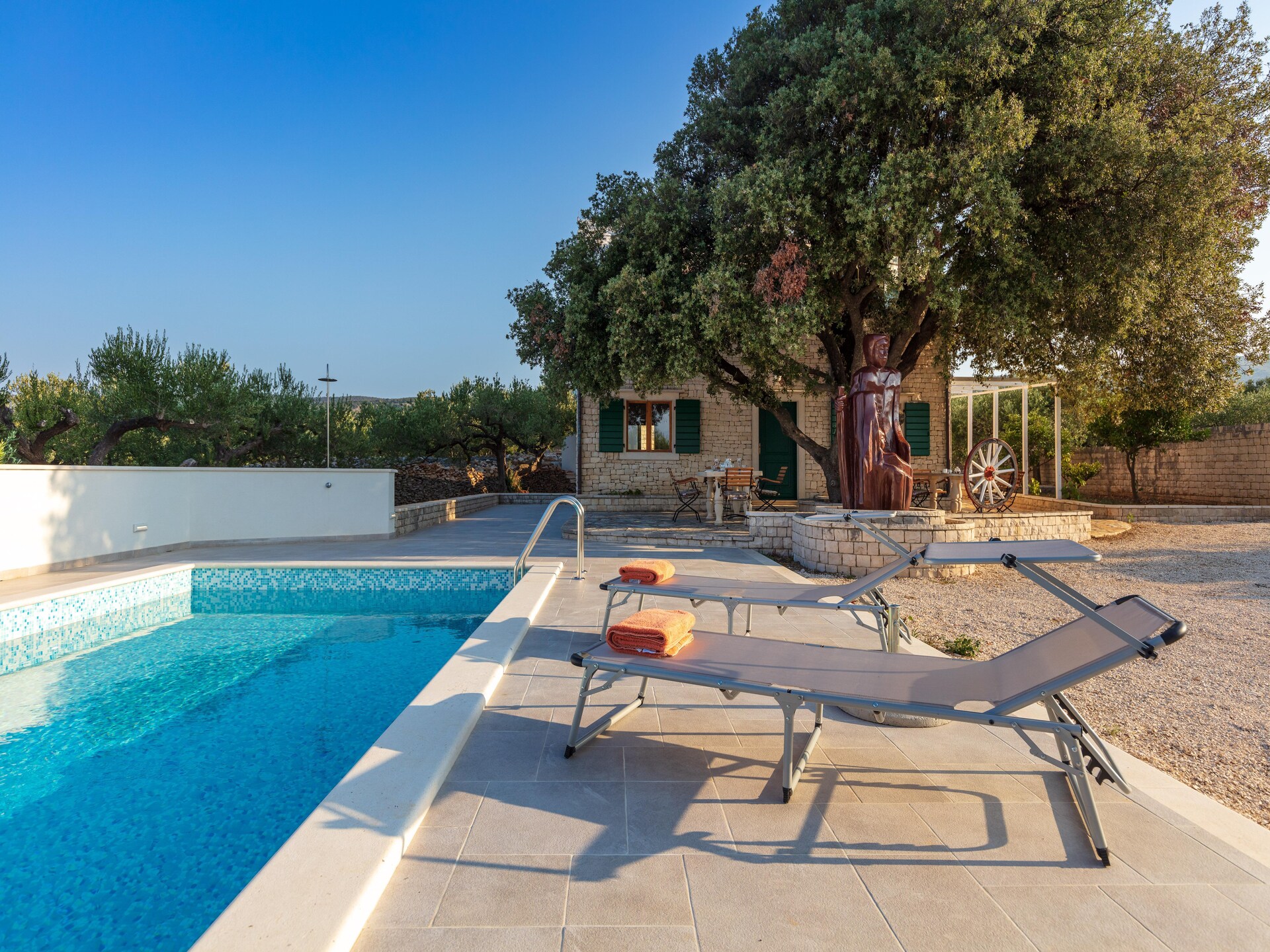 Villa Dubrava: rustig vakantiehuis met zwembad op Brač, 5 km van zee - foto 7