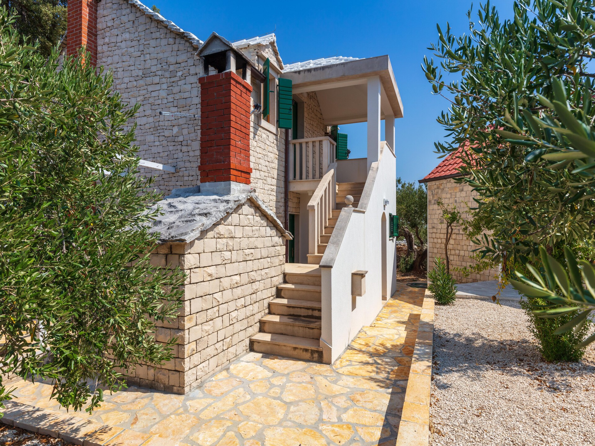 Villa Dubrava: rustig vakantiehuis met zwembad op Brač, 5 km van zee - foto 5