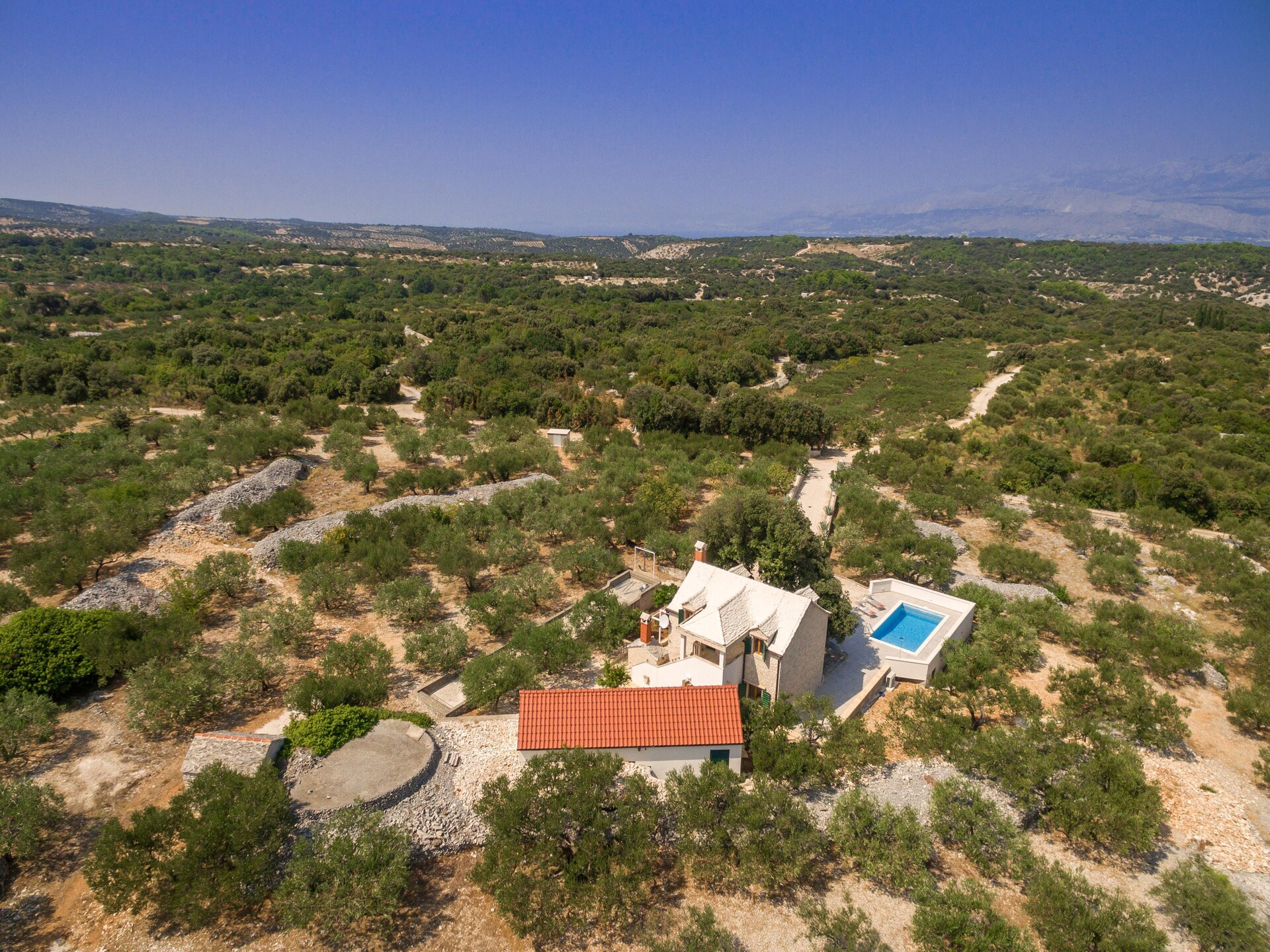 Villa Dubrava: rustig vakantiehuis met zwembad op Brač, 5 km van zee - foto 24