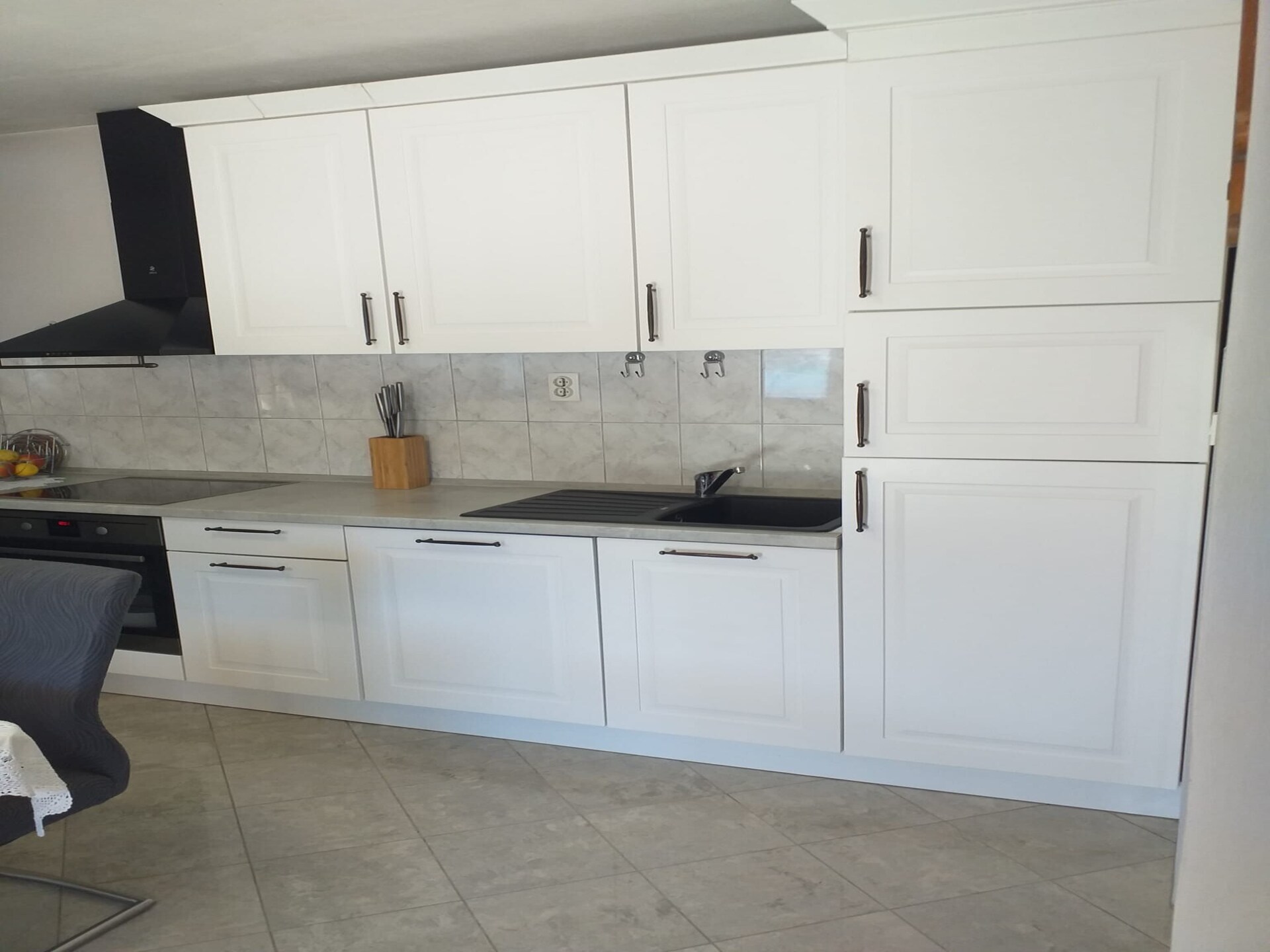 Ruim appartement met balkon en zeezicht in Smokvica – vlakbij het strand - foto 4