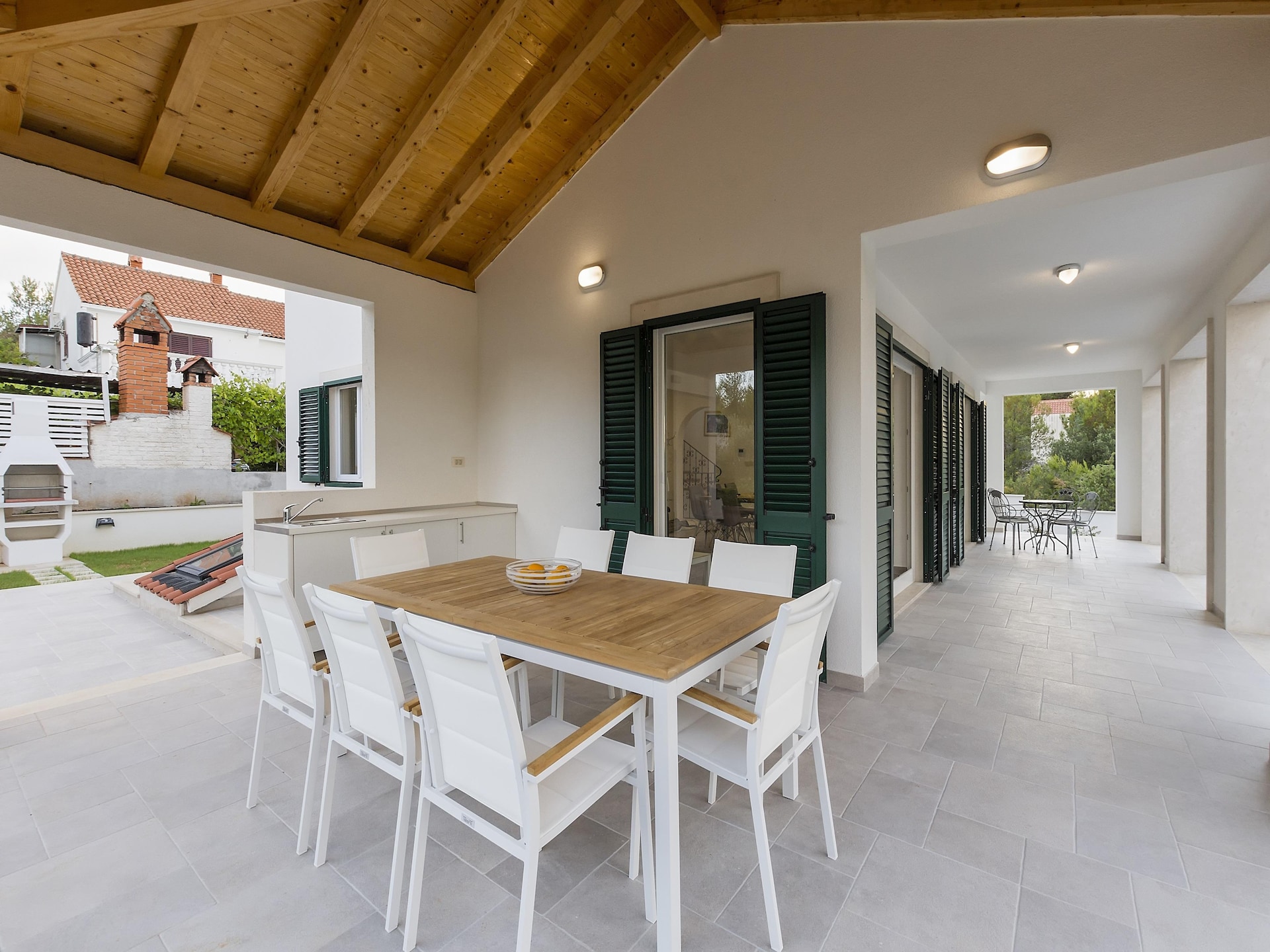 8-persoons villa aan zee in Milna met zwembad - foto 3