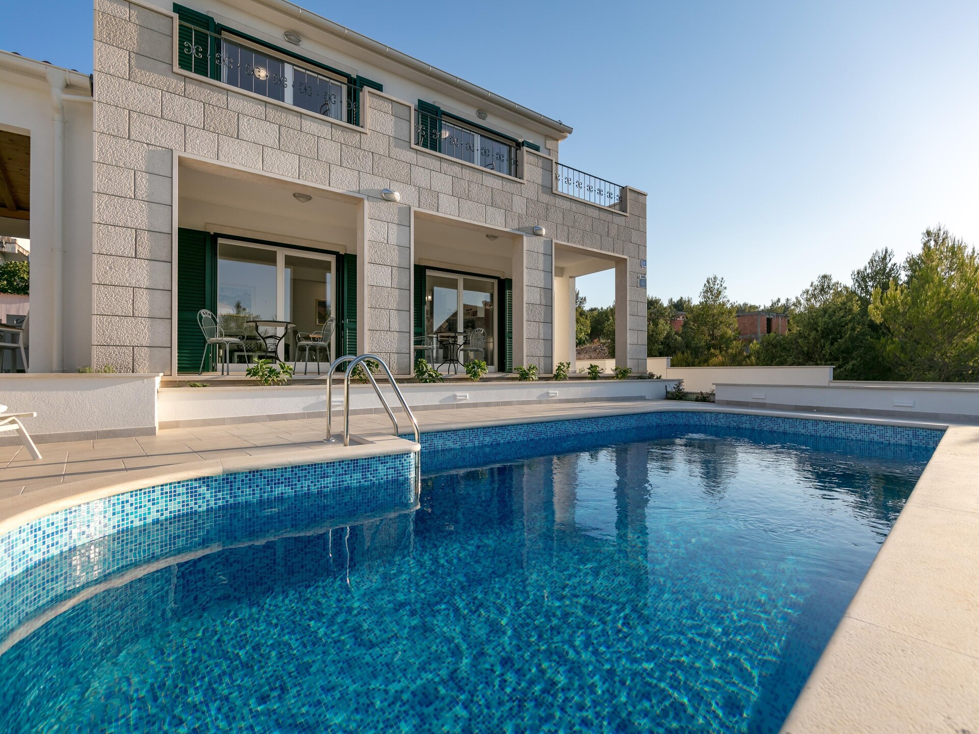 8-persoons villa aan zee in Milna met zwembad - foto 5