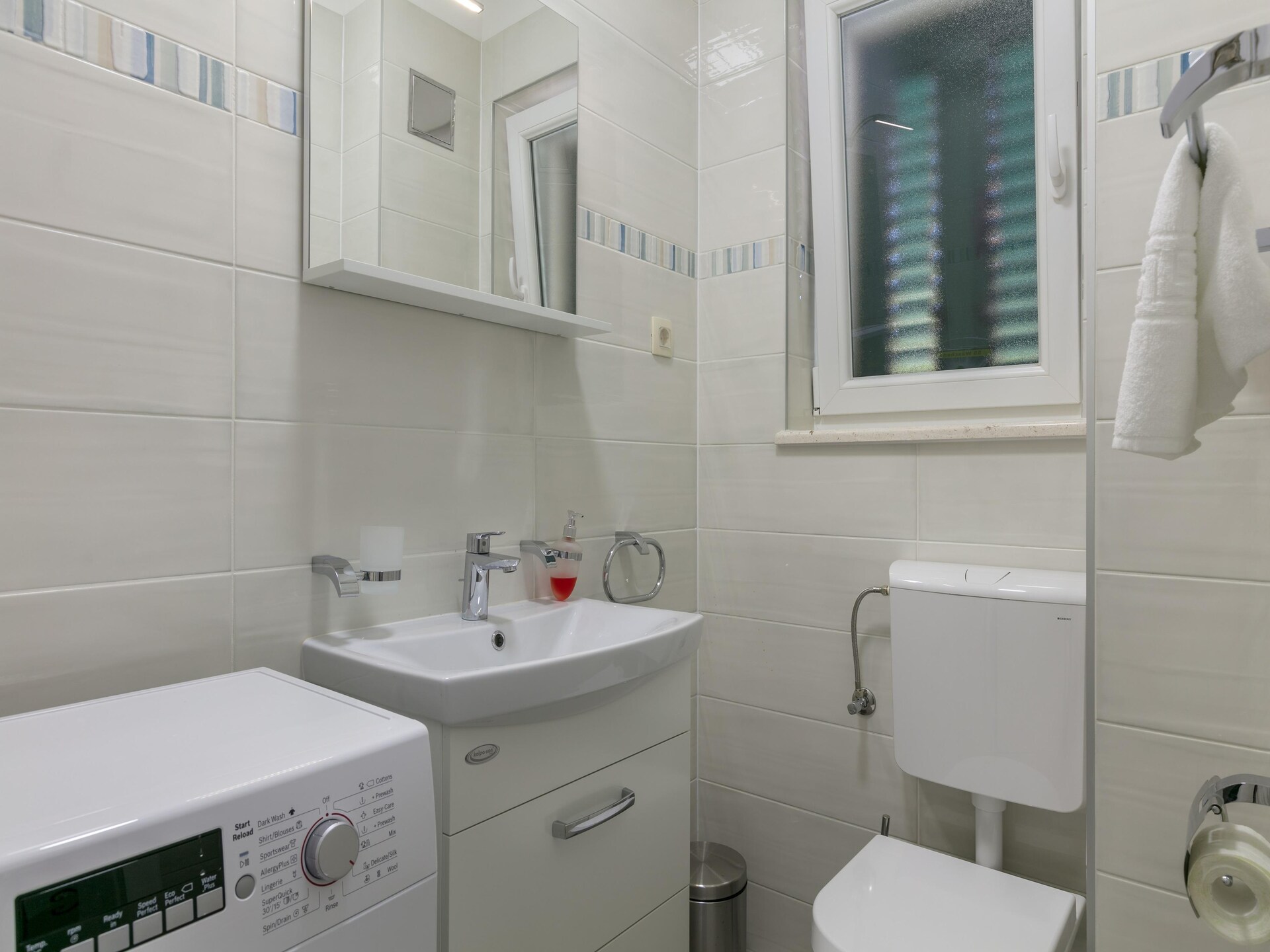 8-persoons villa aan zee in Milna met zwembad - foto 17