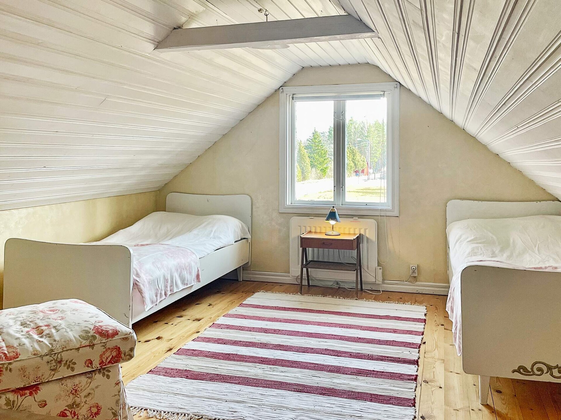 Vrijstaand vakantiehuis aan de Emån rivier met grote tuin in Högsby - foto 17