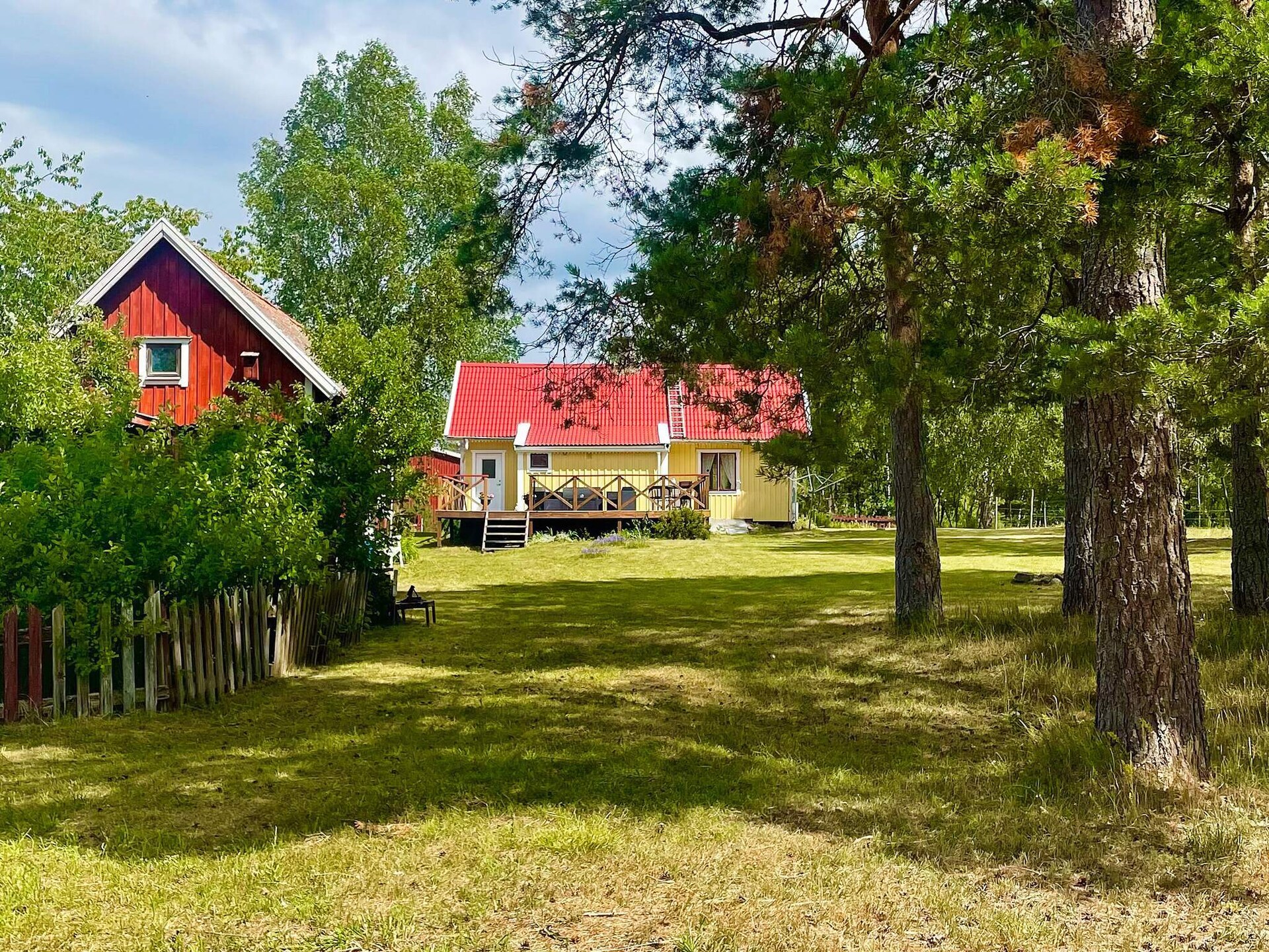 Vrijstaand vakantiehuis aan de Emån rivier met grote tuin in Högsby - foto 3