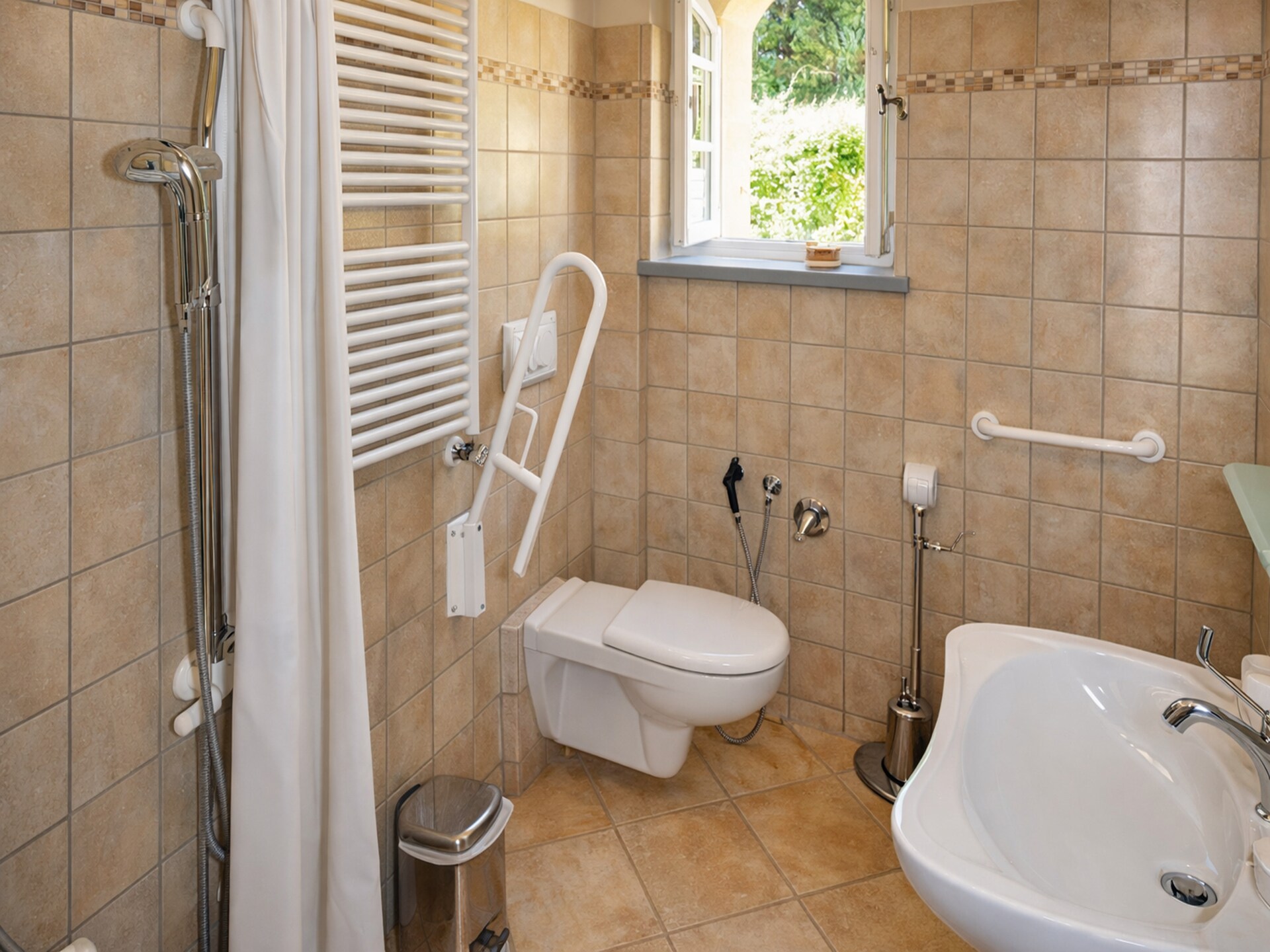 Toegankelijk appartement in Sensano met zwembad en Toscaanse heuvelzicht - foto 11