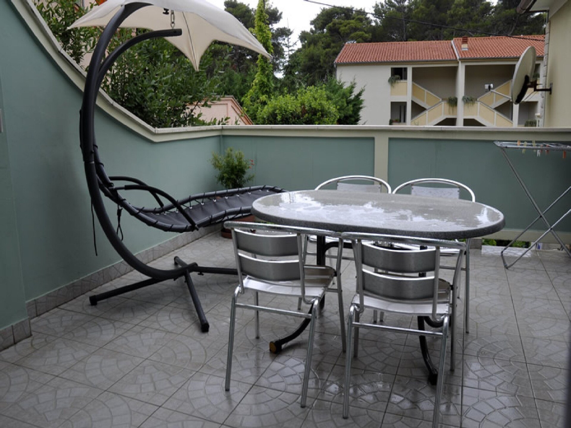 Appartement met terras op 200m van strand op eiland Rab, Kroatië - foto 1