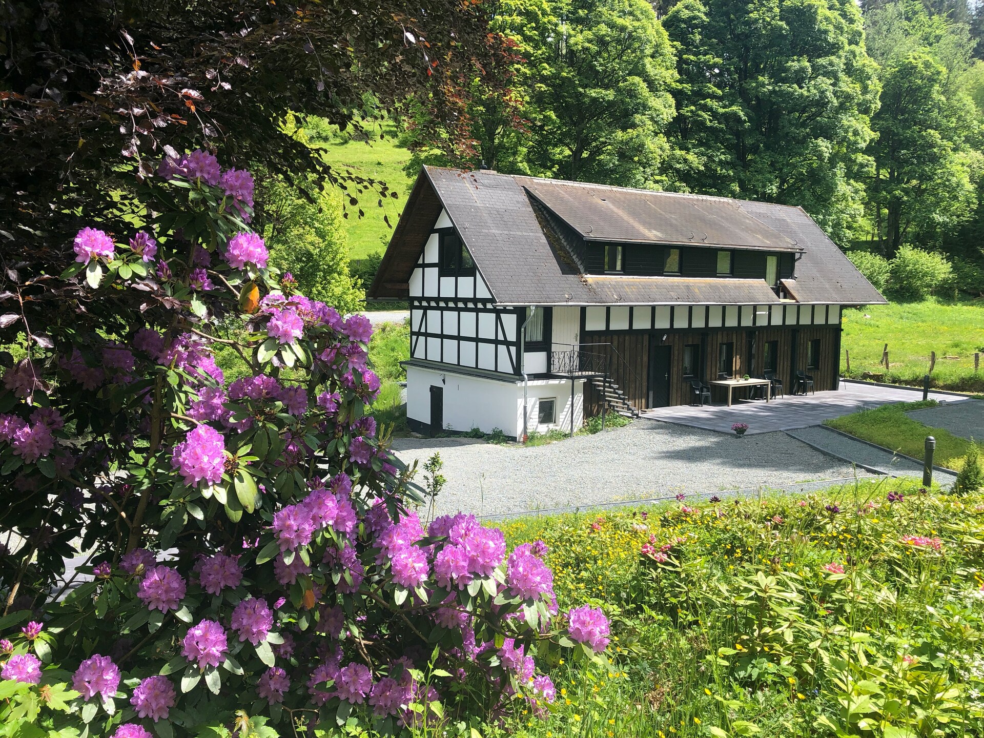 Ruim vakwerkhuis voor 10 personen aan de bosrand bij Winterberg-Züschen - foto 1