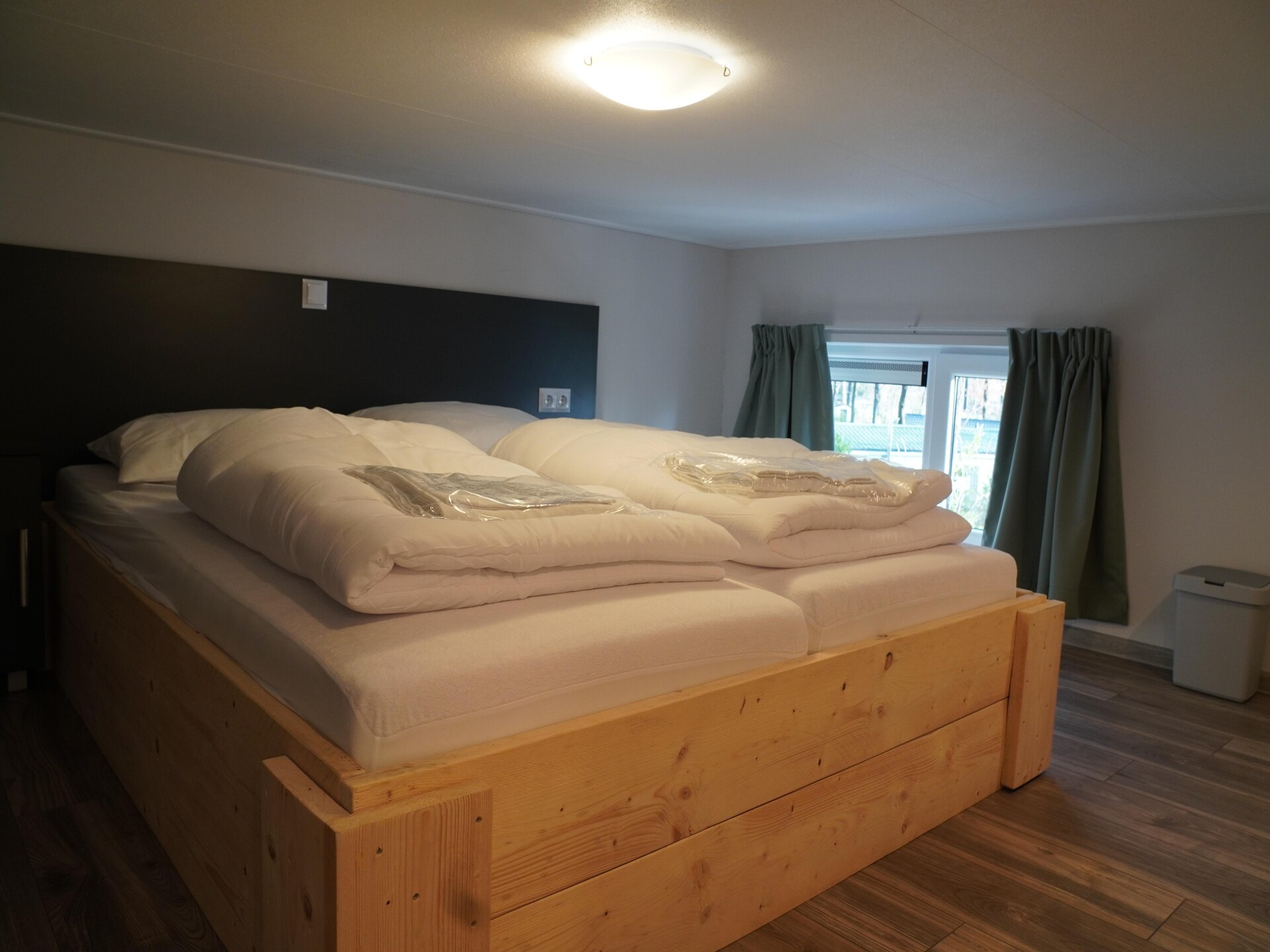 Modern boshuisje met haard op huisdiervriendelijk vakantiepark in Hoenderloo - foto 3