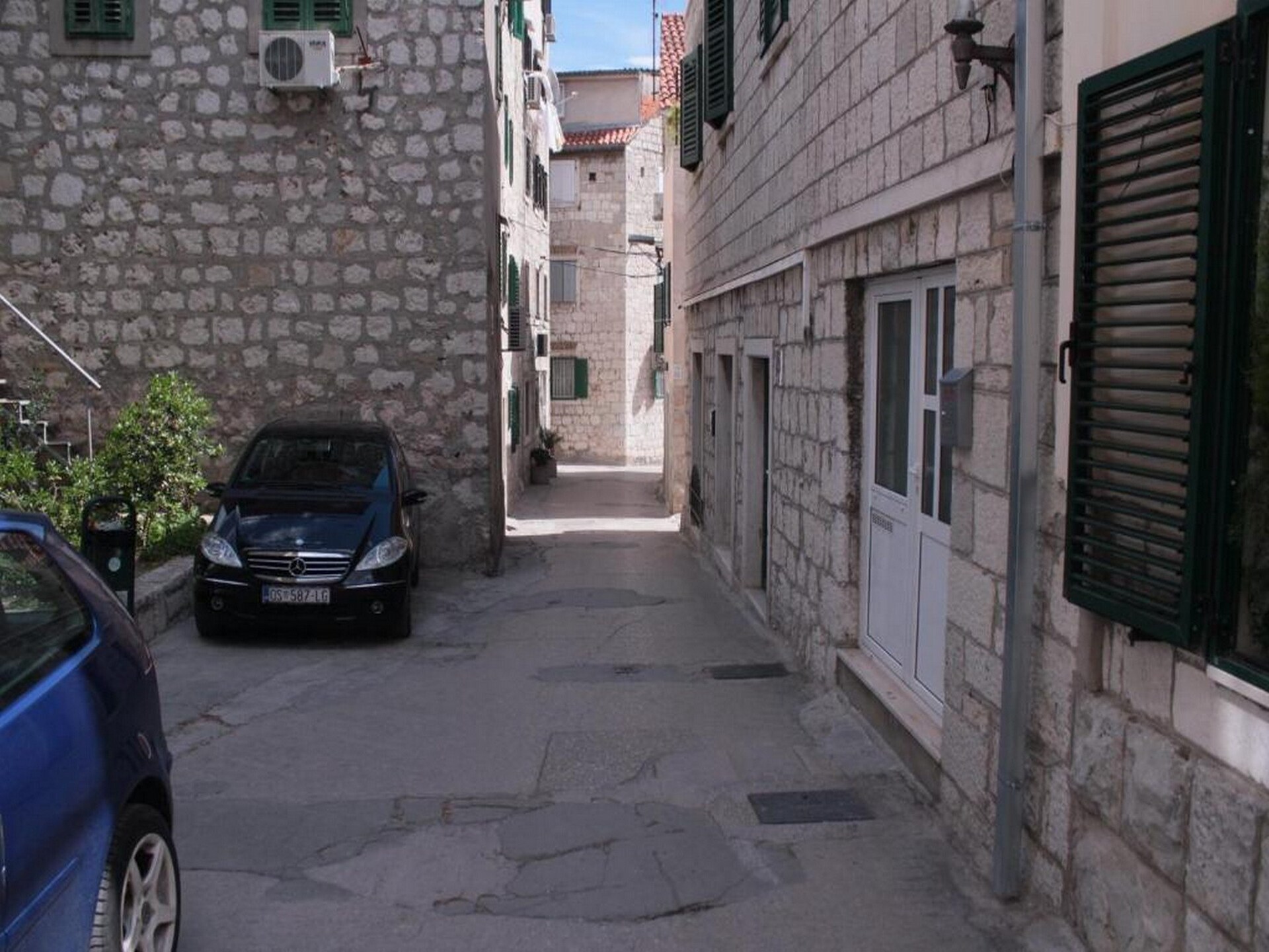 Gerenoveerd studio-appartement in historisch hart van Split met gedeelde tuin - foto 19