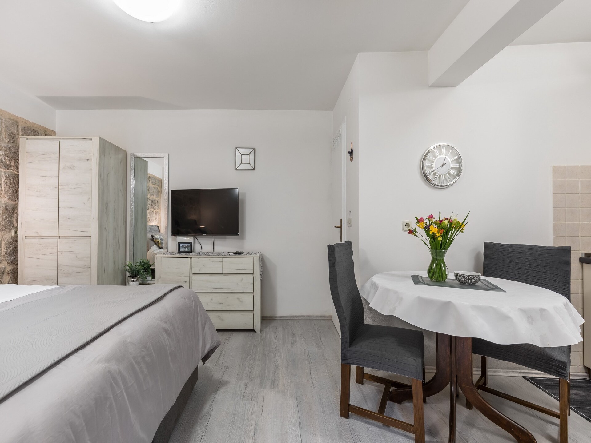 Gerenoveerd studio-appartement in historisch hart van Split met gedeelde tuin - foto 3