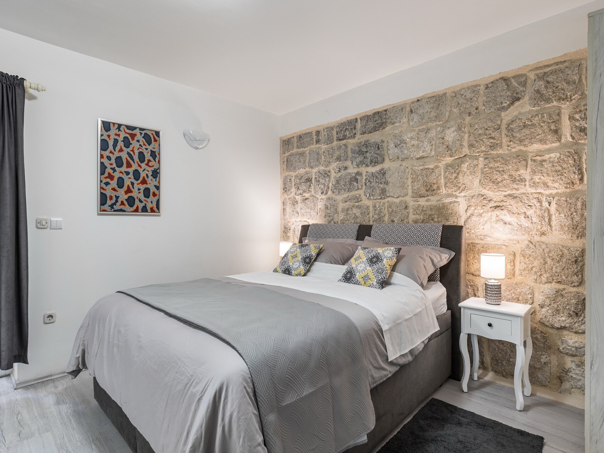 Gerenoveerd studio-appartement in historisch hart van Split met gedeelde tuin - foto 10