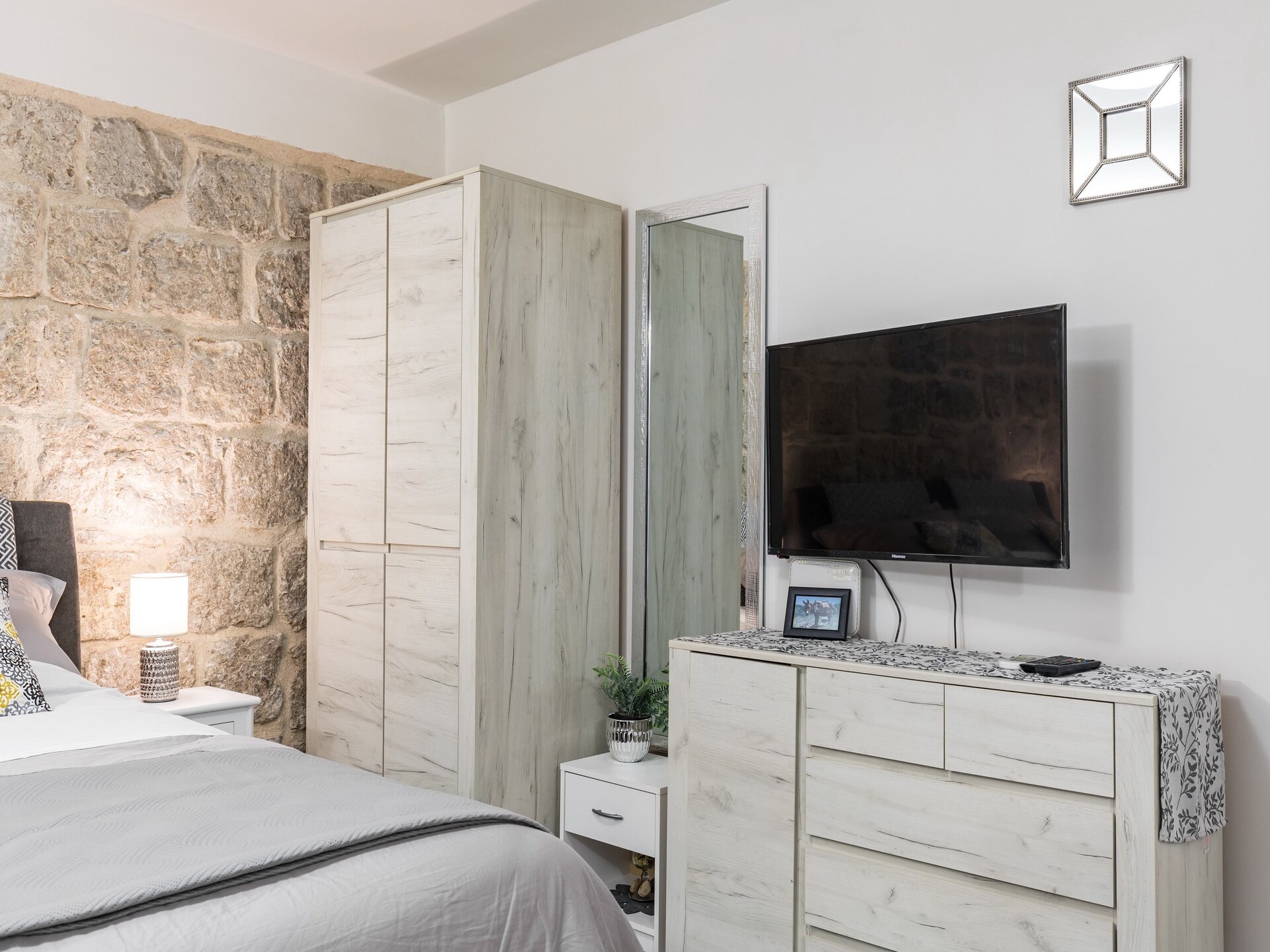 Gerenoveerd studio-appartement in historisch hart van Split met gedeelde tuin - foto 11