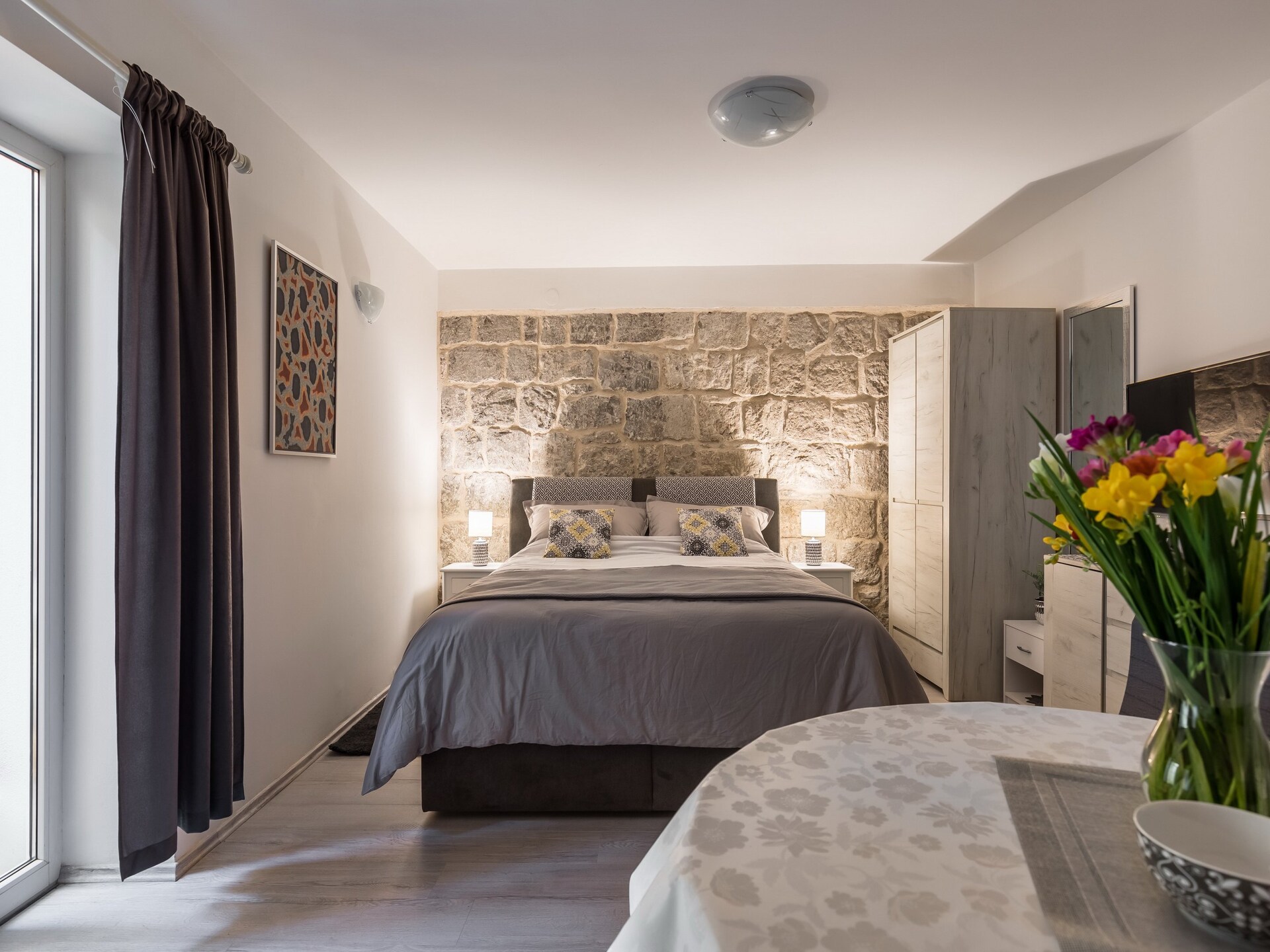 Gerenoveerd studio-appartement in historisch hart van Split met gedeelde tuin - foto 9