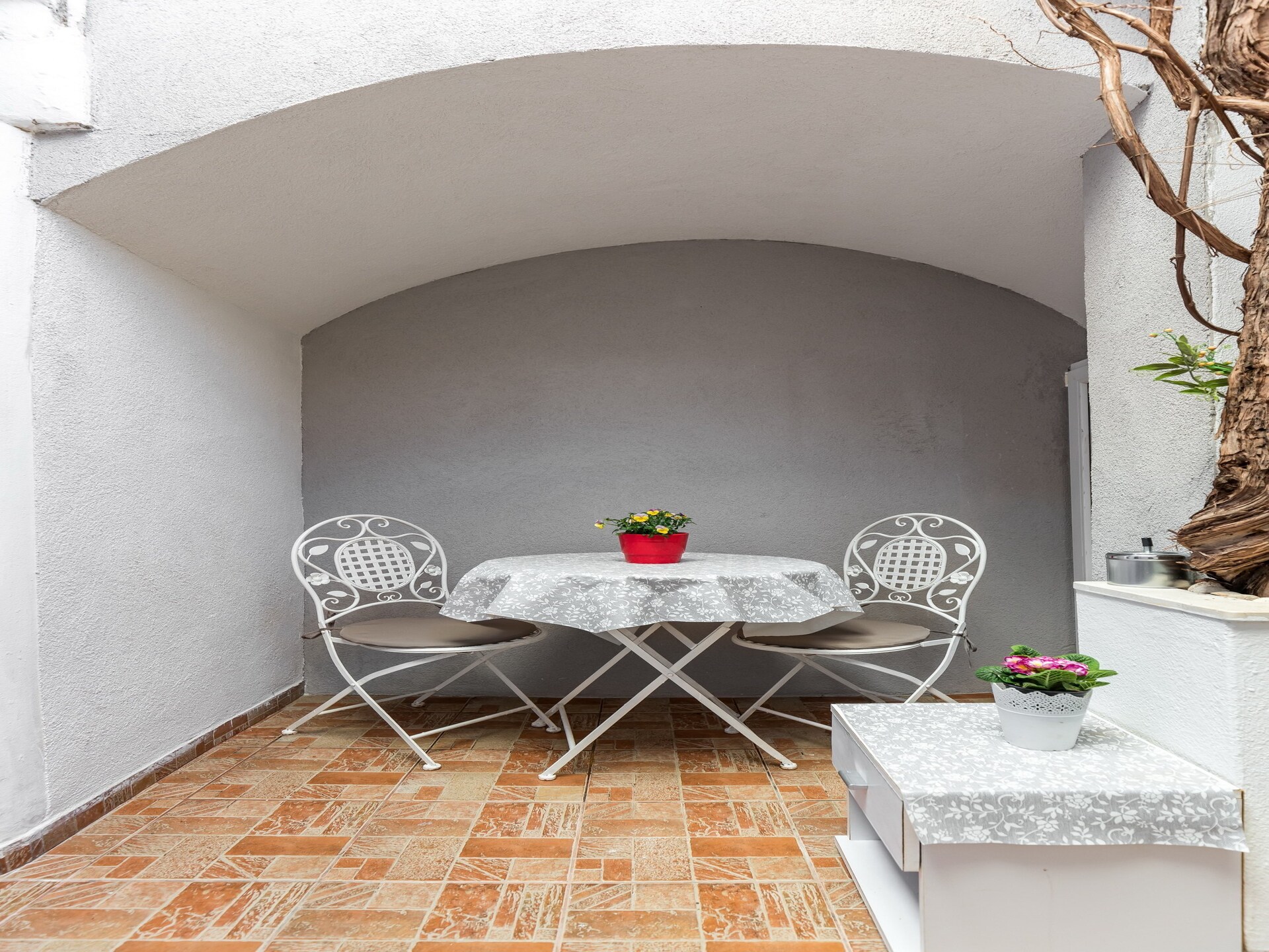Gerenoveerd studio-appartement in historisch hart van Split met gedeelde tuin - foto 25